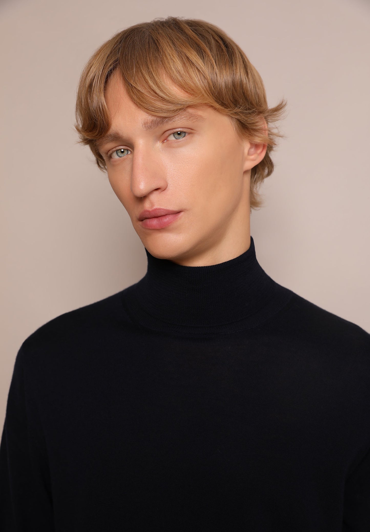 SWEATER GOLA ENROLADA LOGO LÃ