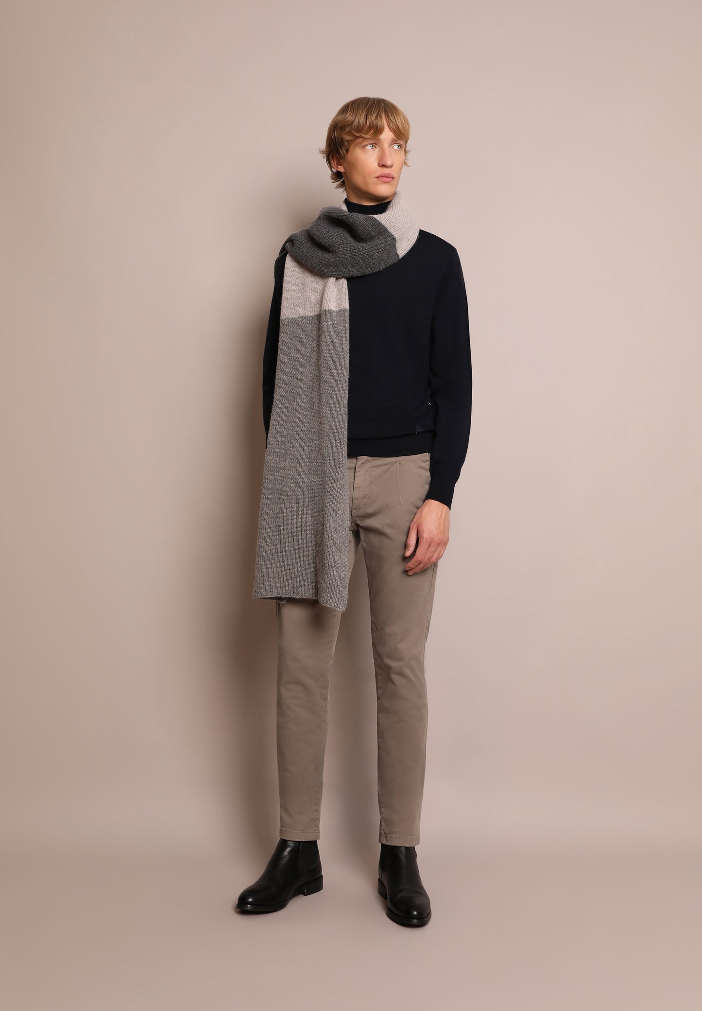 SWEATER GOLA ENROLADA LOGO LÃ