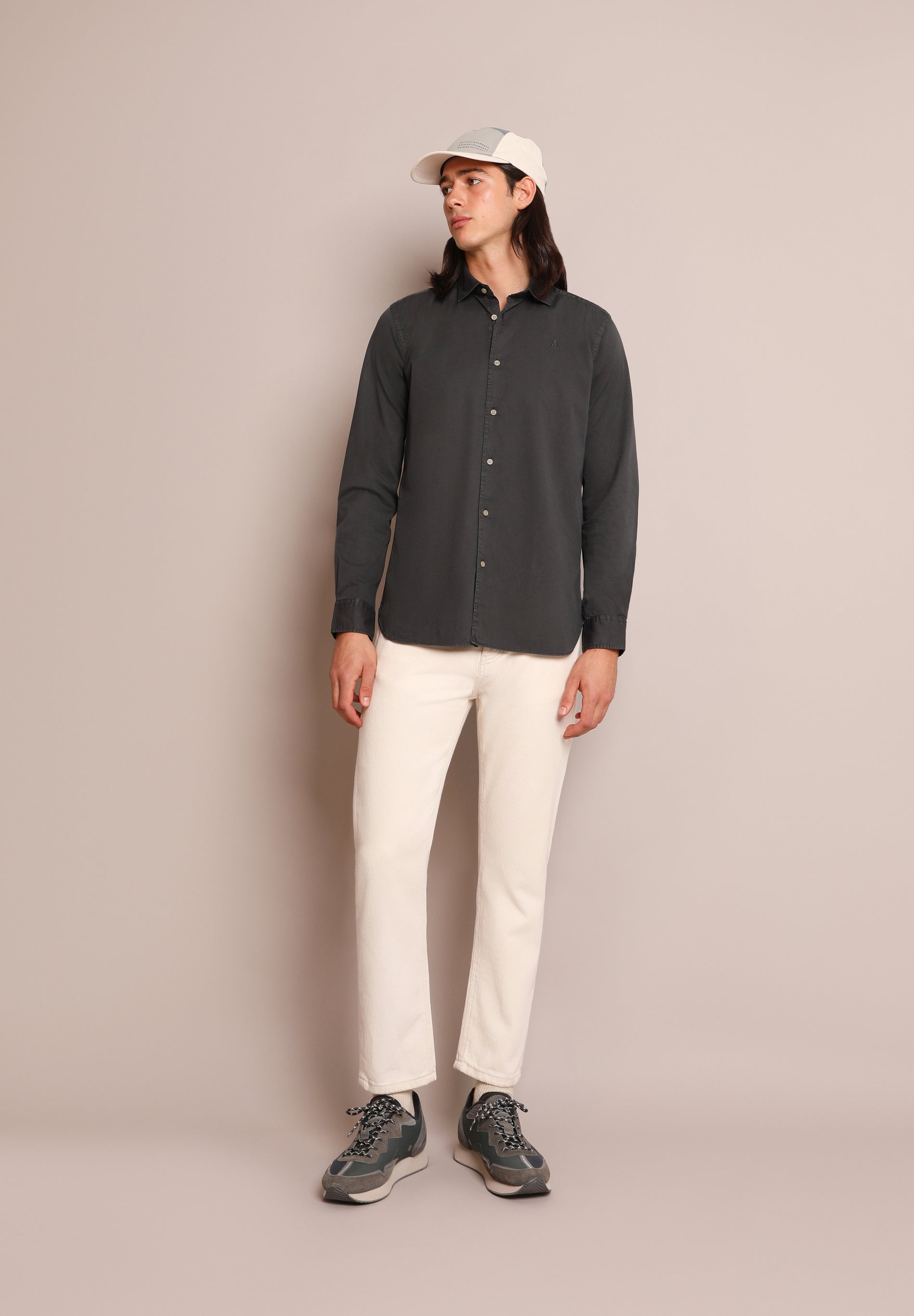 CAMISA DESBOTADA COM LOGÓTIPO