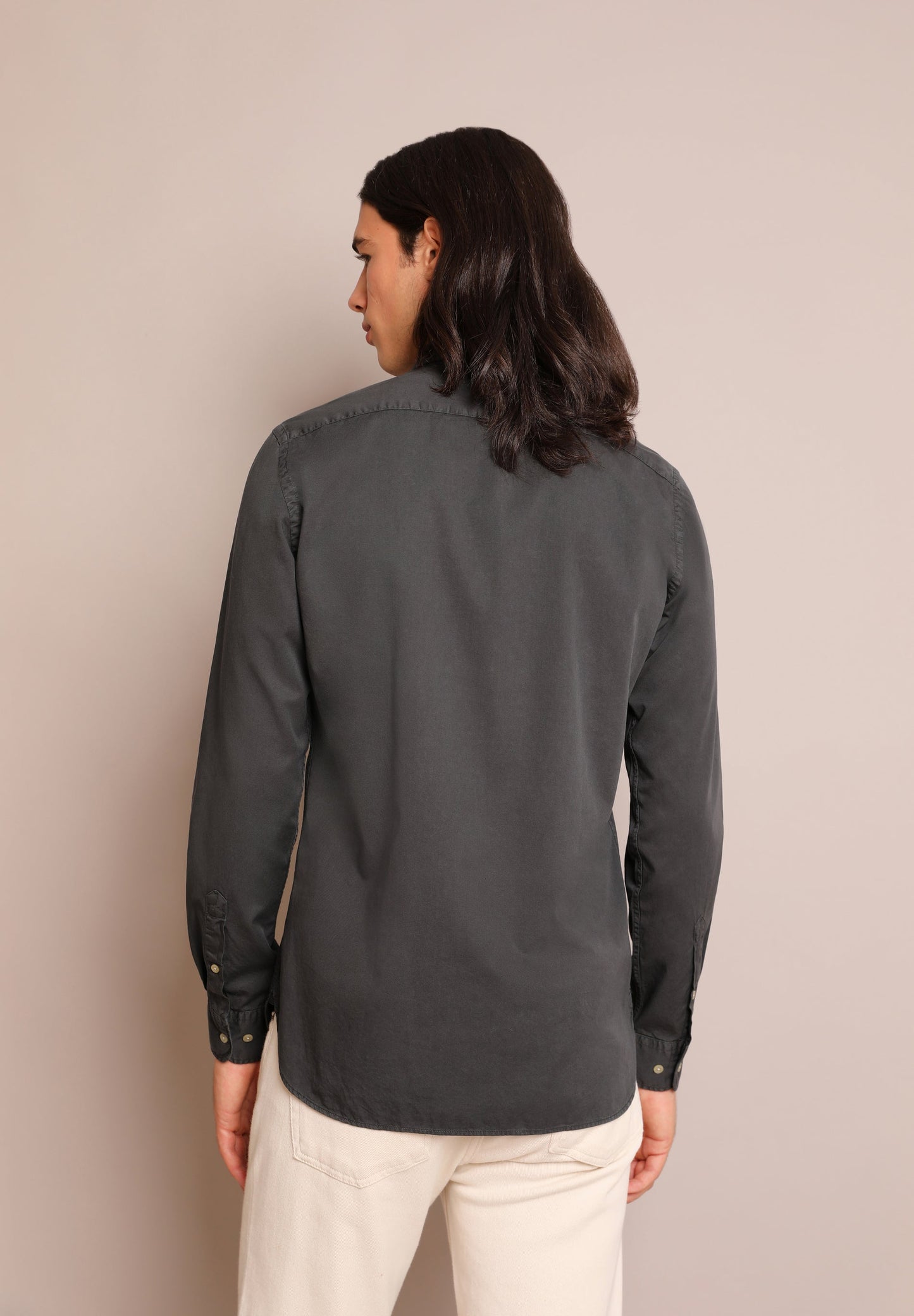 CAMISA DESBOTADA COM LOGÓTIPO