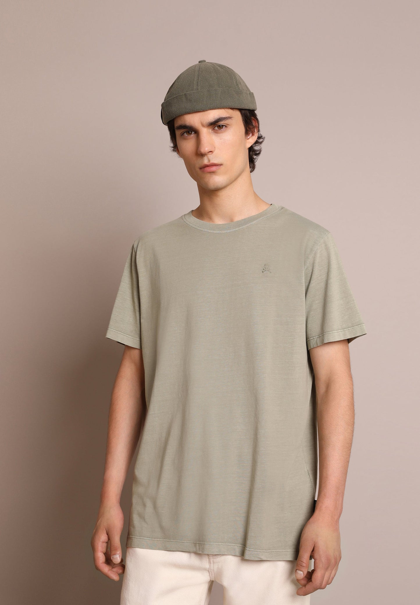 T-SHIRT BÁSICA COM LOGÓTIPO