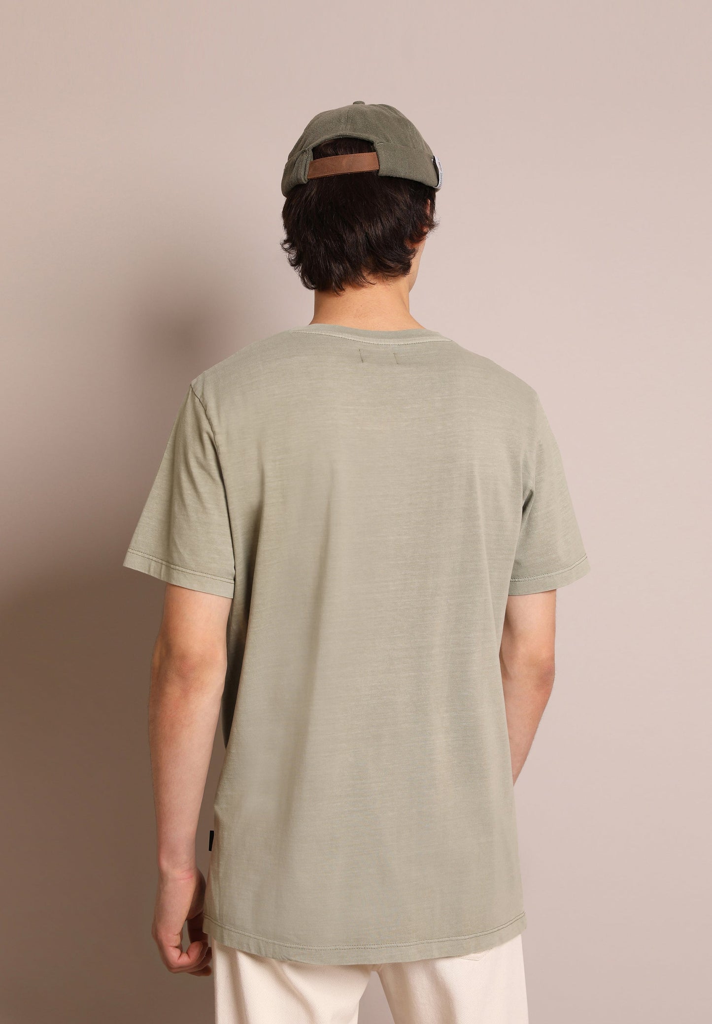 T-SHIRT BÁSICA COM LOGÓTIPO