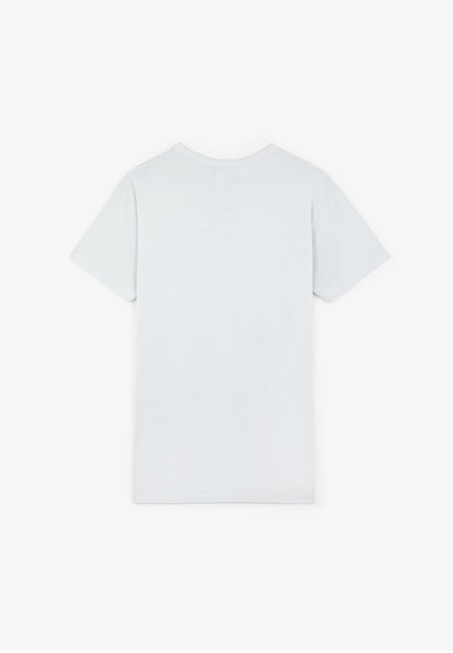 T-SHIRT COM BOLSO E REMENDO