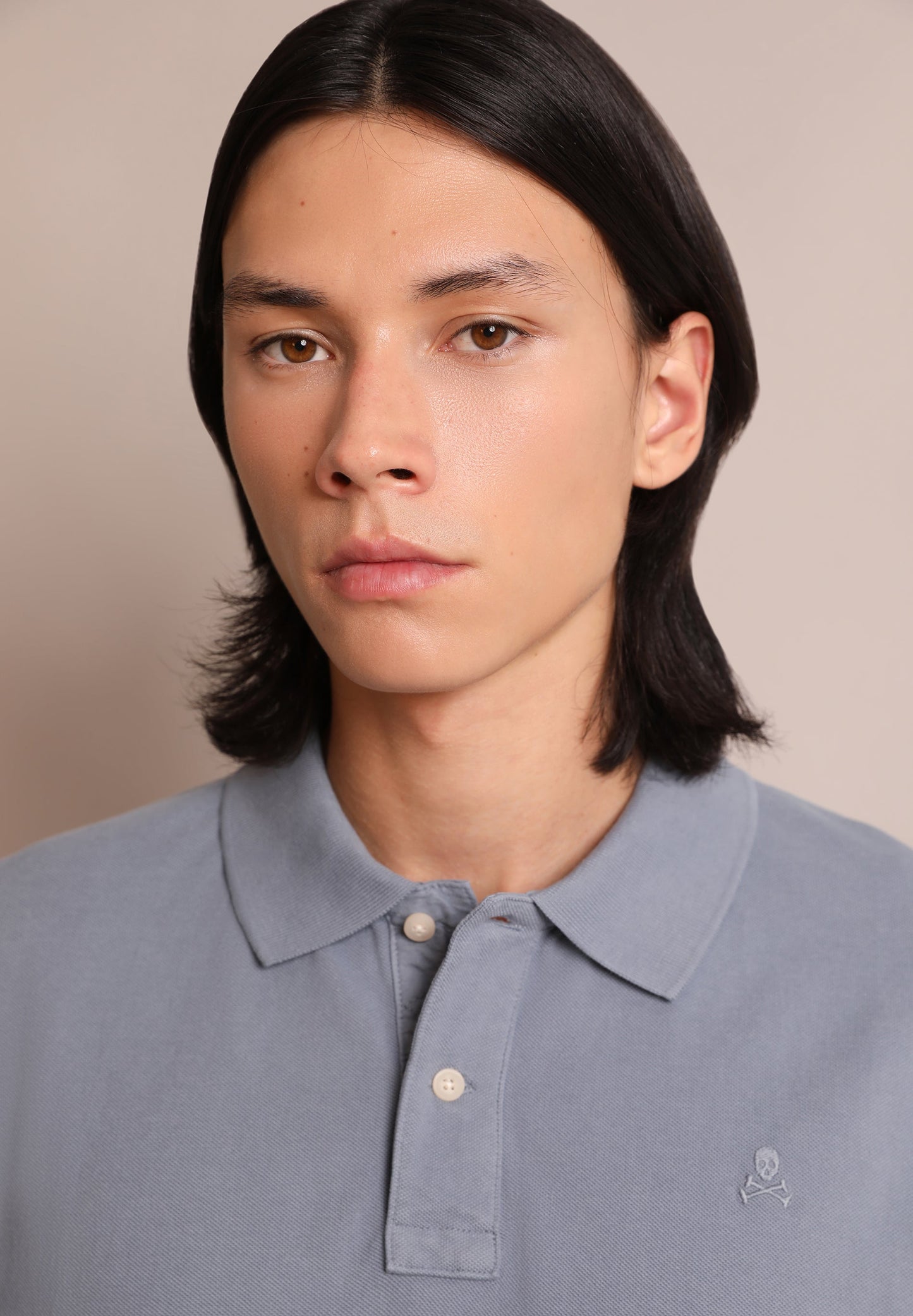 CAMISA POLO BÁSICA COM LOGÓTIPO