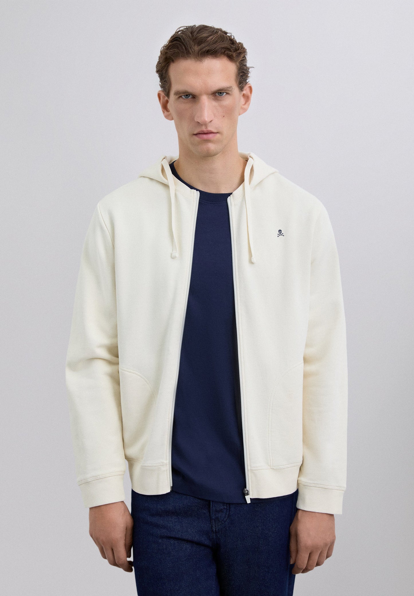 SWEATSHIRT COM CAPUZ COM SKULL EM CONTRASTE