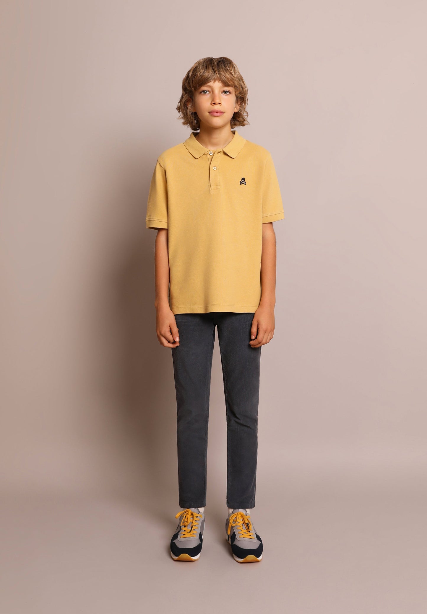CAMISA POLO COM LOGÓTIPO A CONTRASTAR