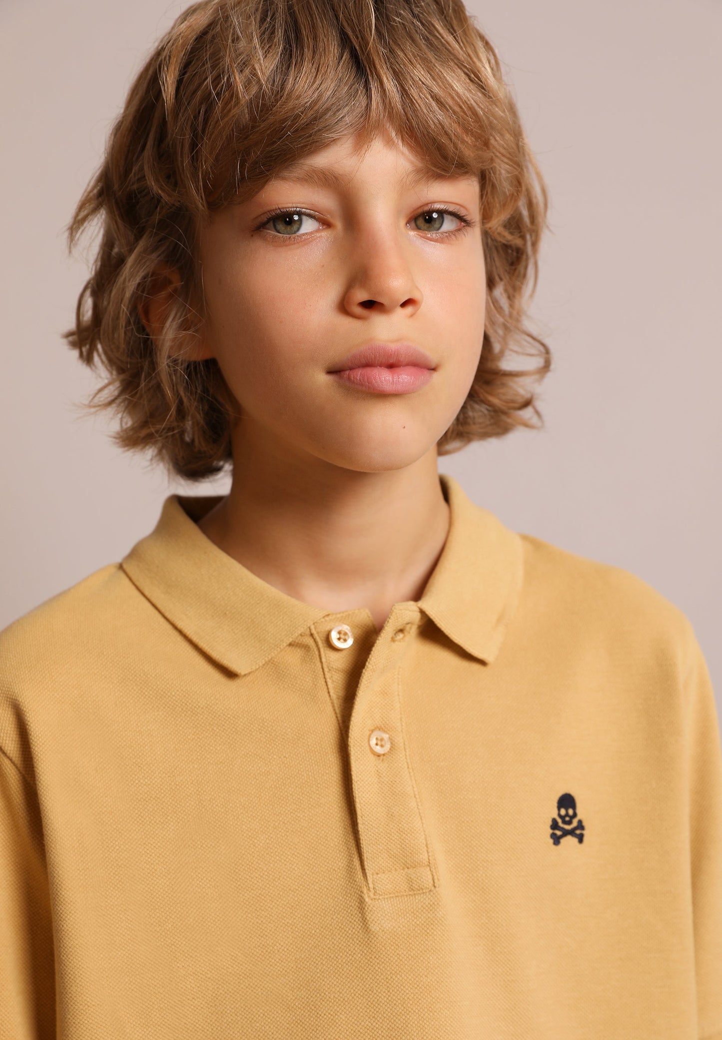 CAMISA POLO COM LOGÓTIPO A CONTRASTAR
