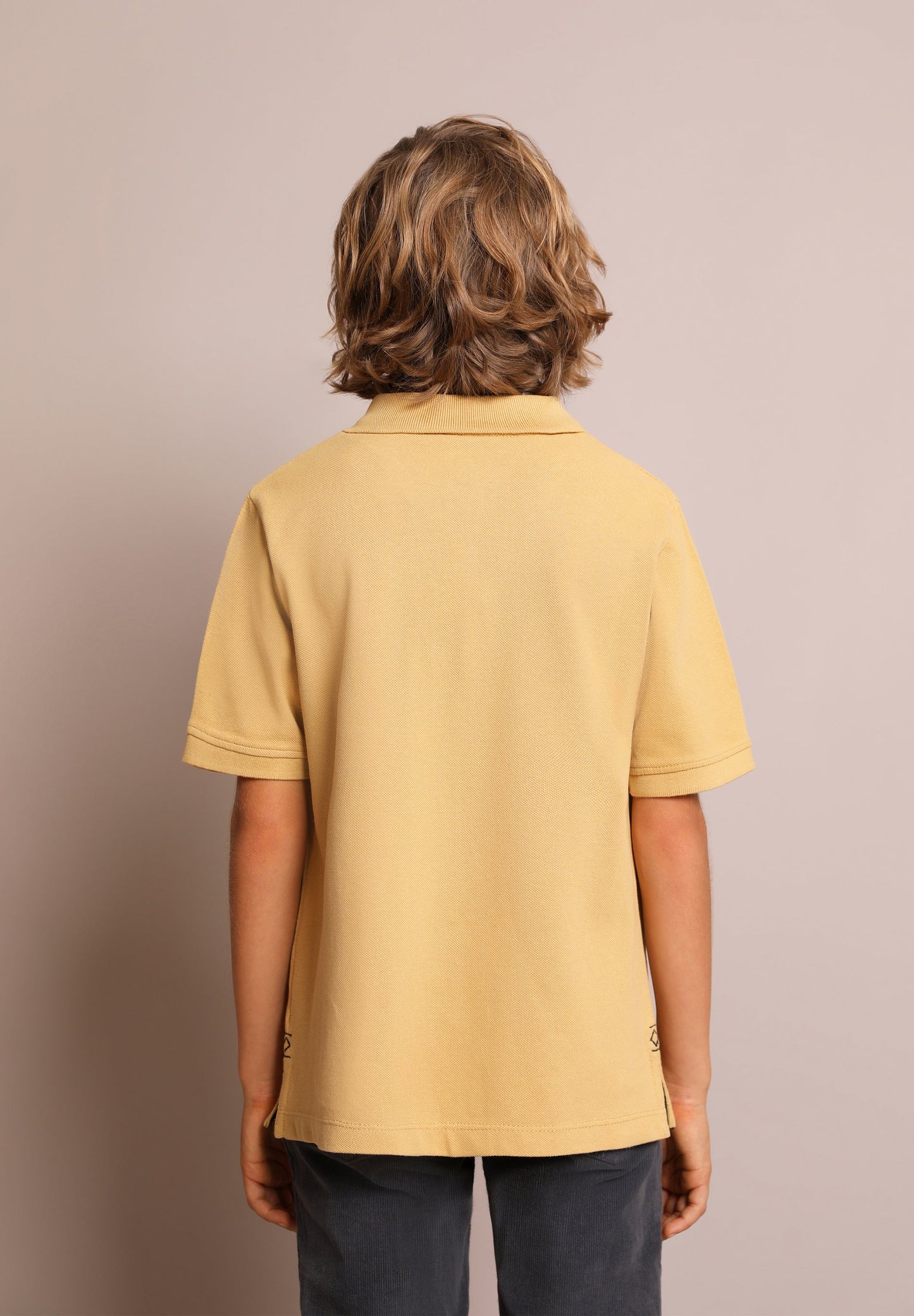 CAMISA POLO COM LOGÓTIPO A CONTRASTAR