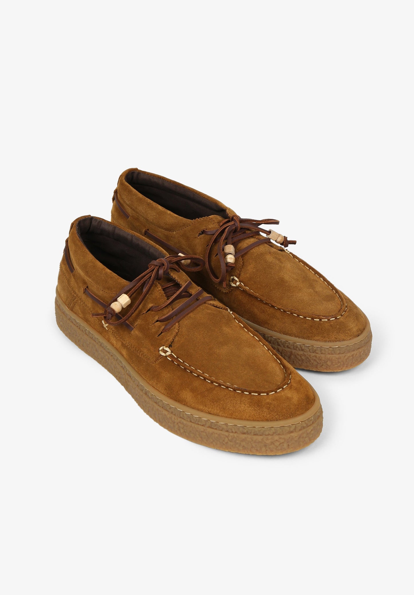 SAPATOS DE CAMURÇA COM DETALHE DE CORDÃO