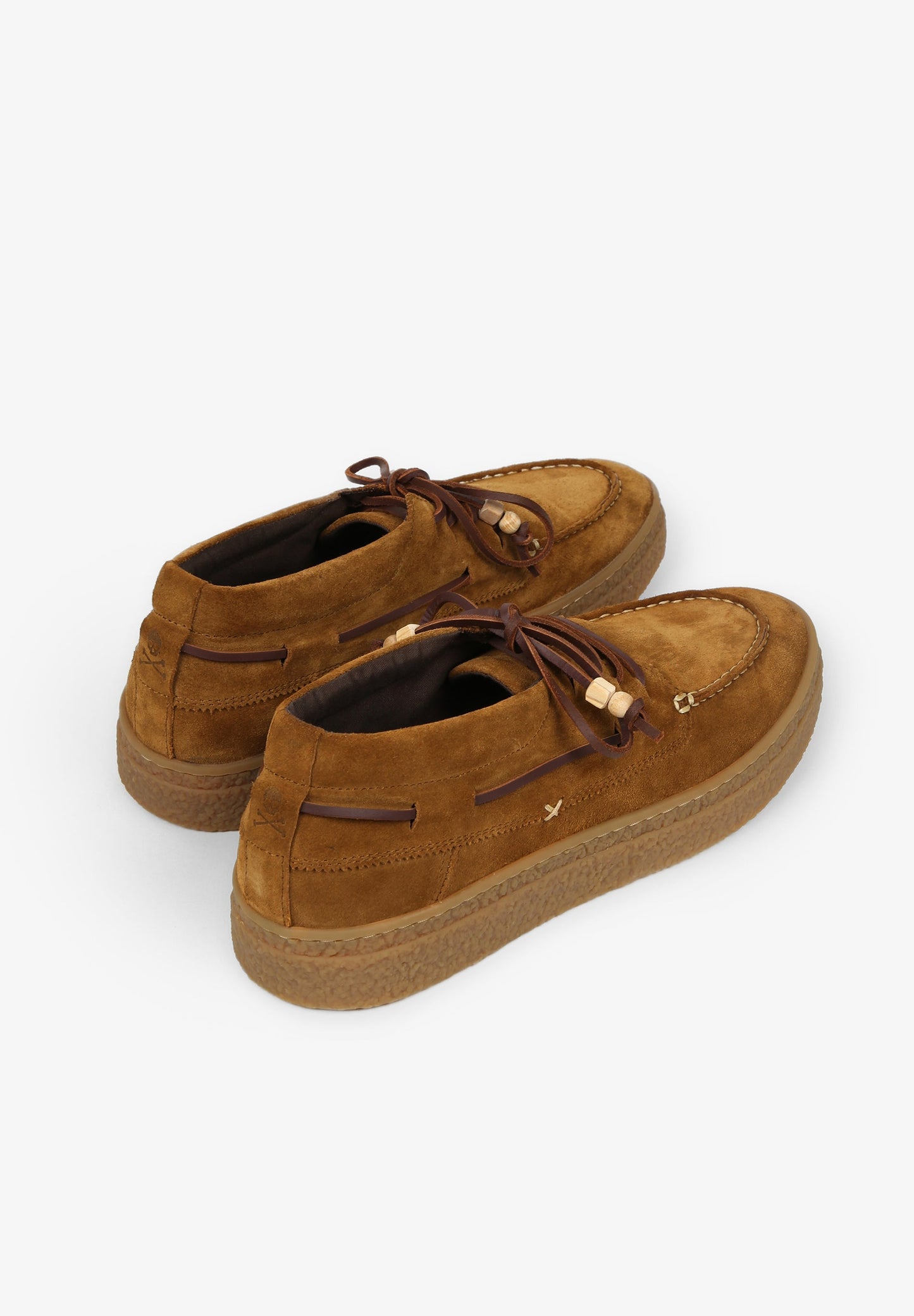 SAPATOS DE CAMURÇA COM DETALHE DE CORDÃO