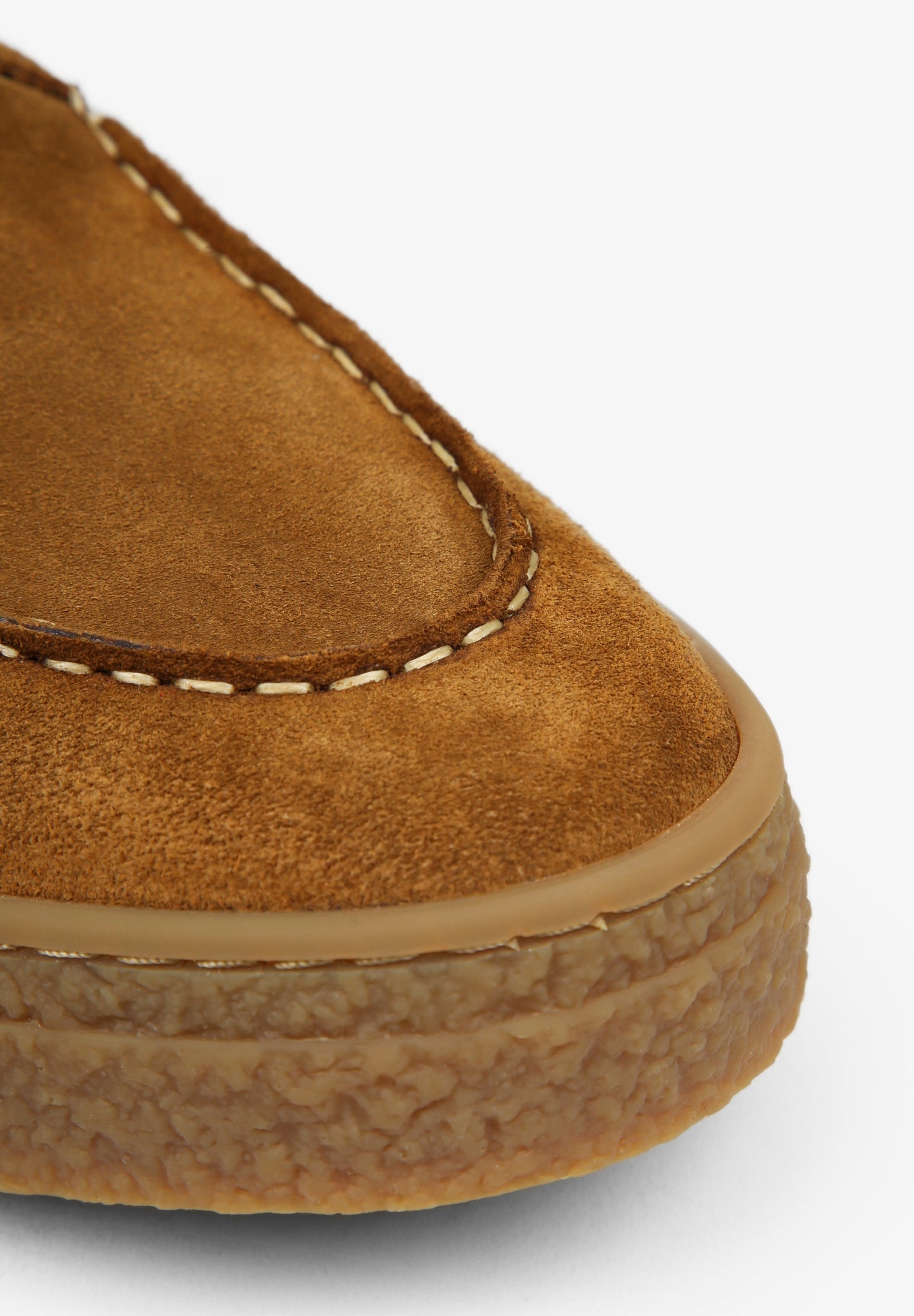 SAPATOS DE CAMURÇA COM DETALHE DE CORDÃO