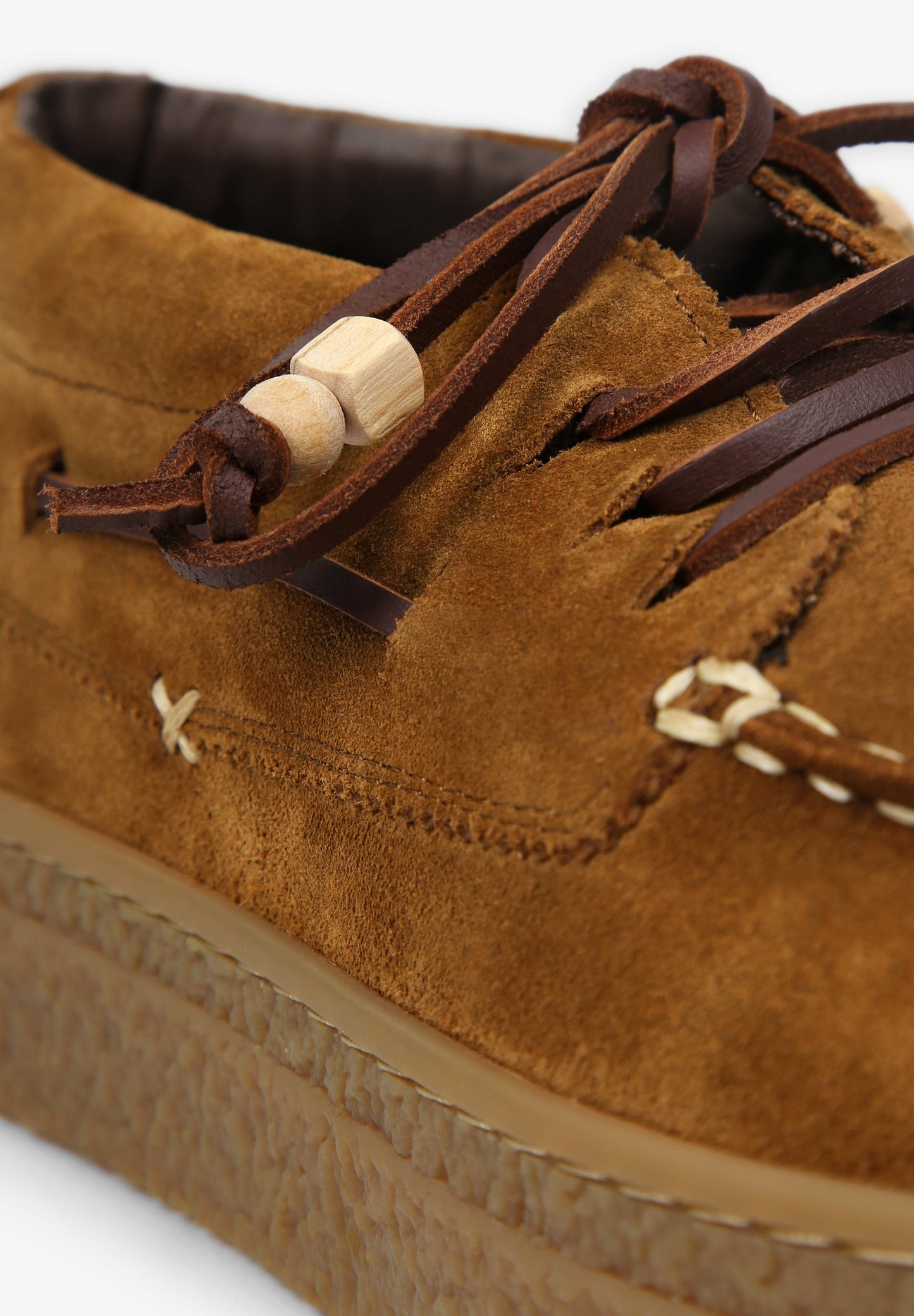 SAPATOS DE CAMURÇA COM DETALHE DE CORDÃO