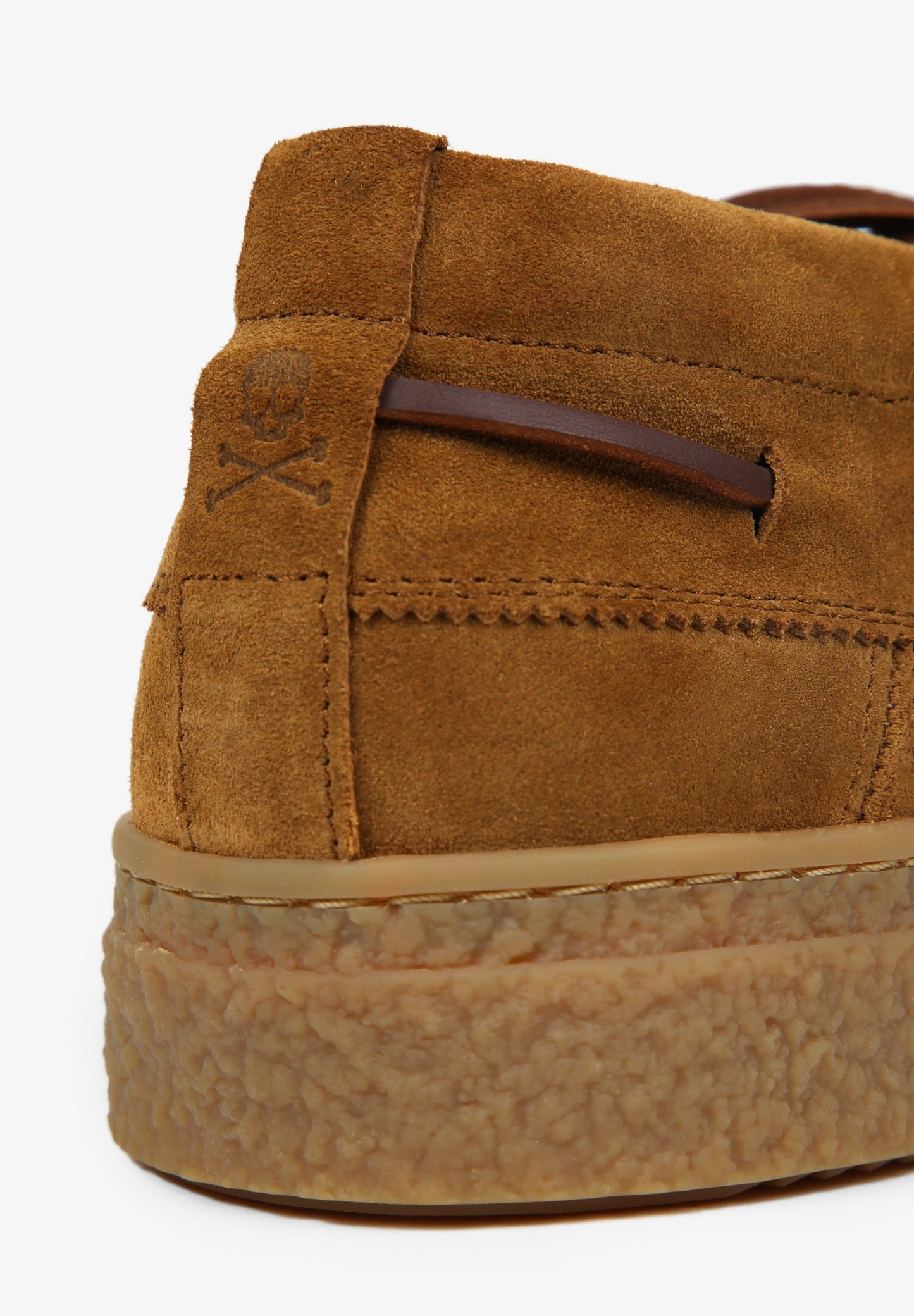 SAPATOS DE CAMURÇA COM DETALHE DE CORDÃO