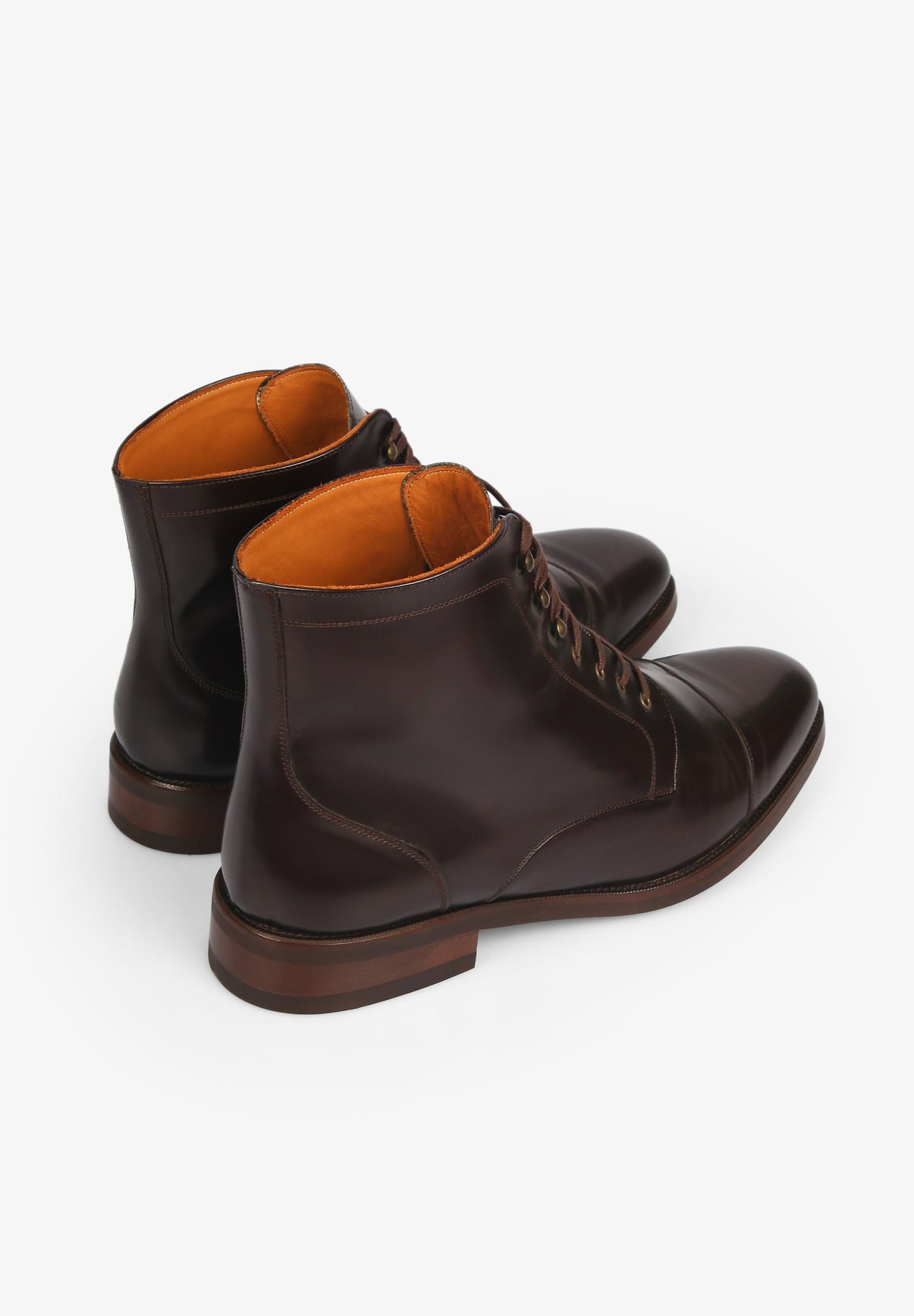 SAPATOS DE PELE COM CORDÕES