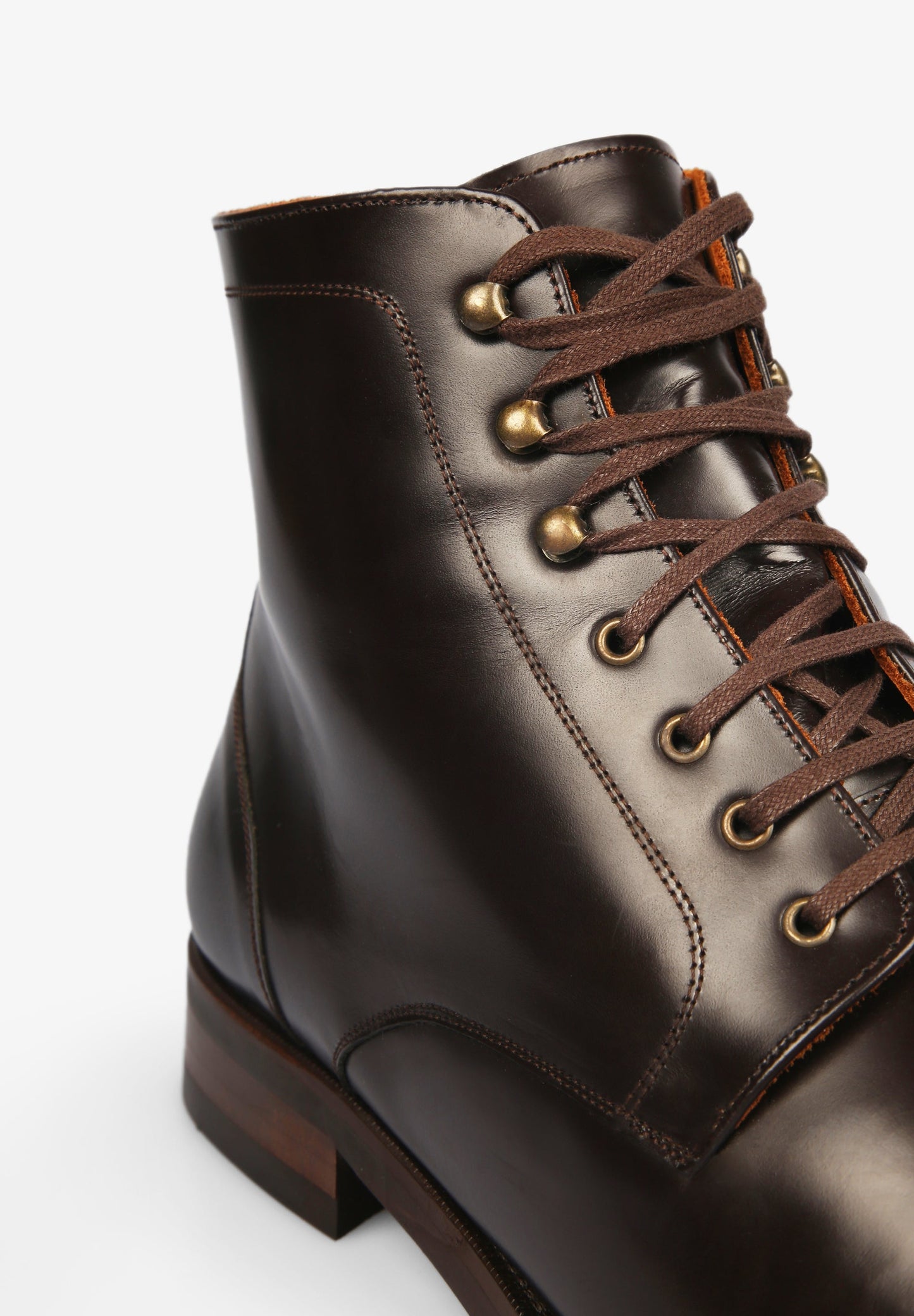 SAPATOS DE PELE COM CORDÕES