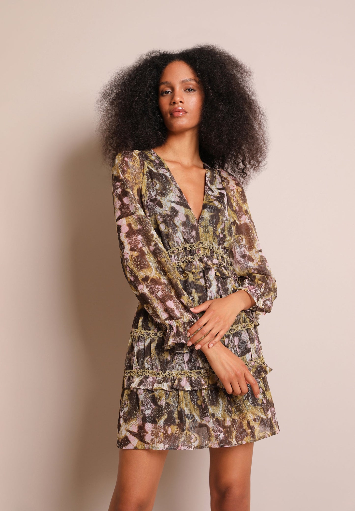 VESTIDO MINI COM FOLHOS