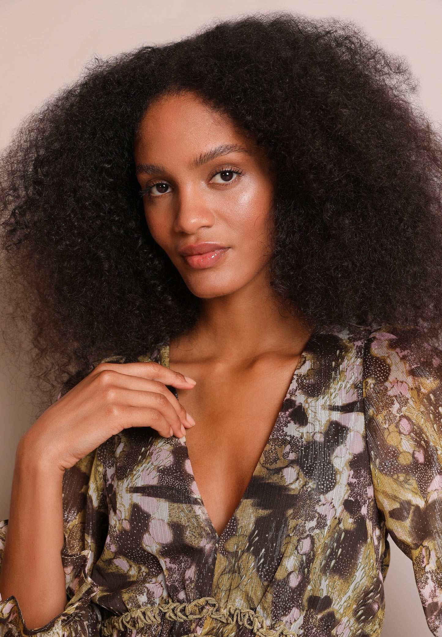 VESTIDO MINI COM FOLHOS