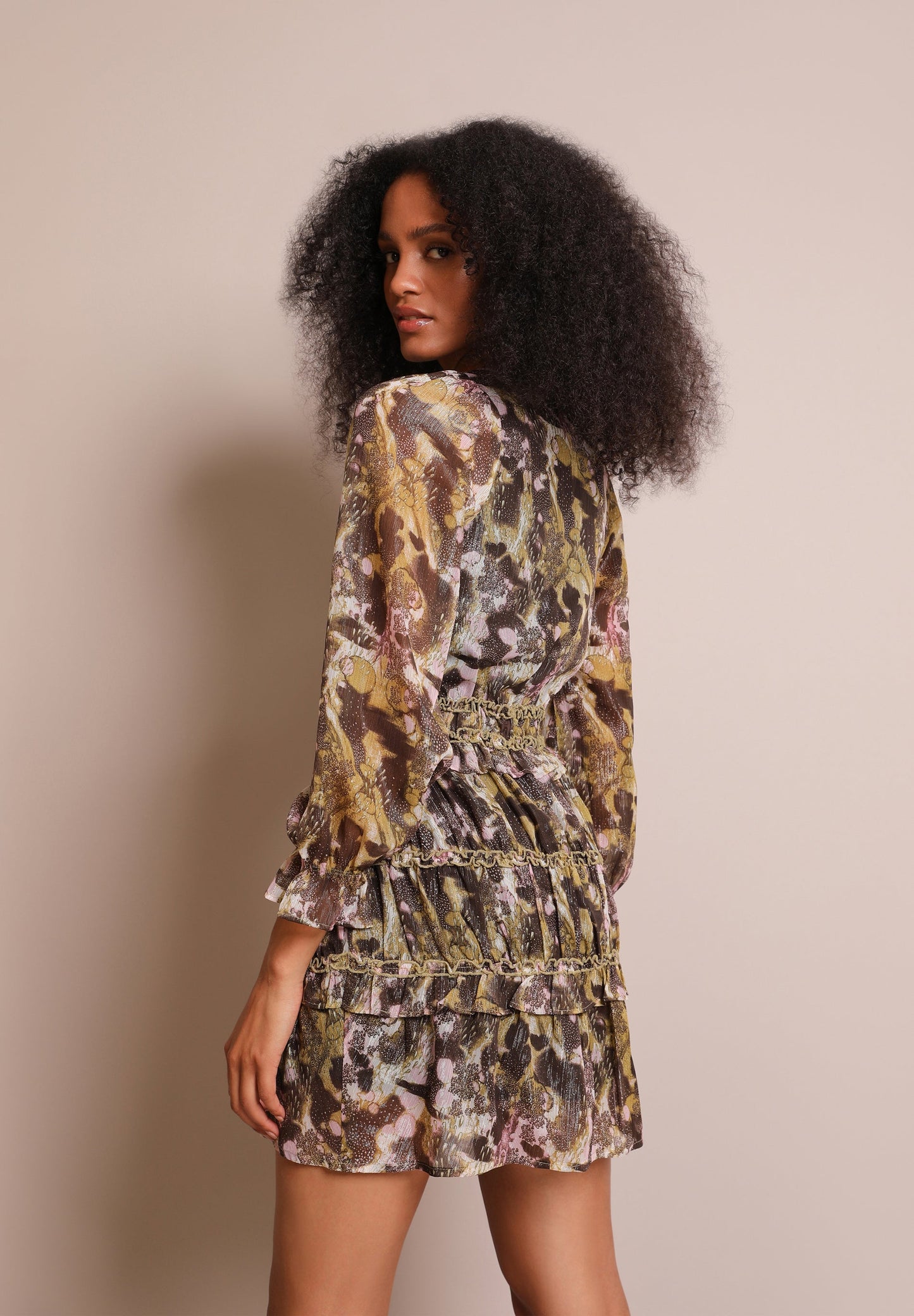 VESTIDO MINI COM FOLHOS