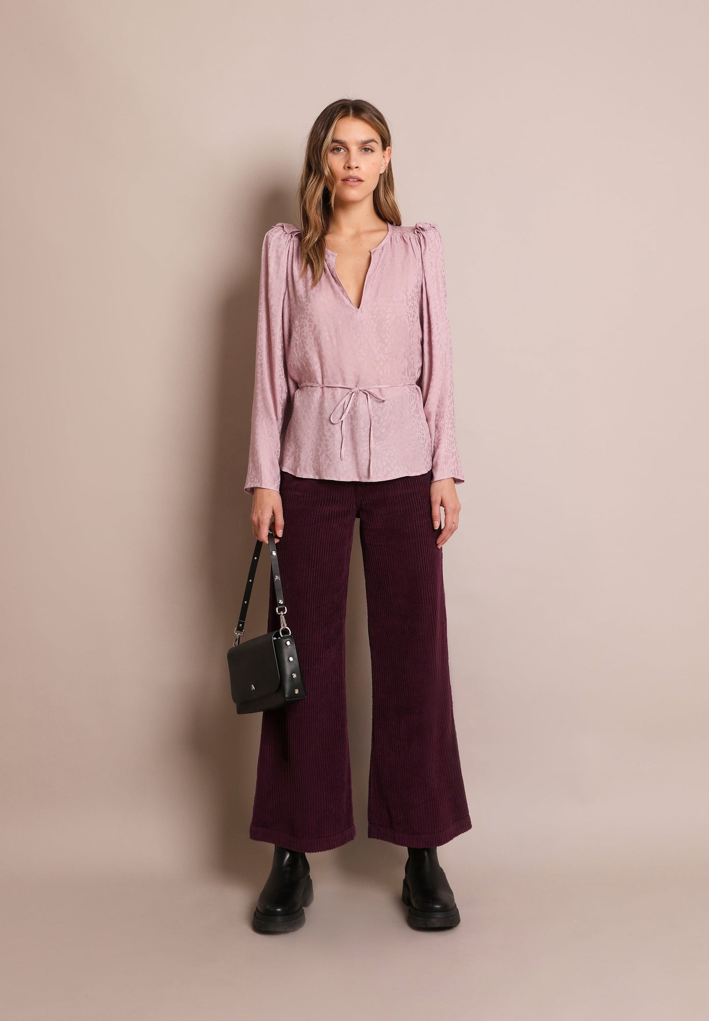 BLUSA EM JACQUARD COM LAÇADA