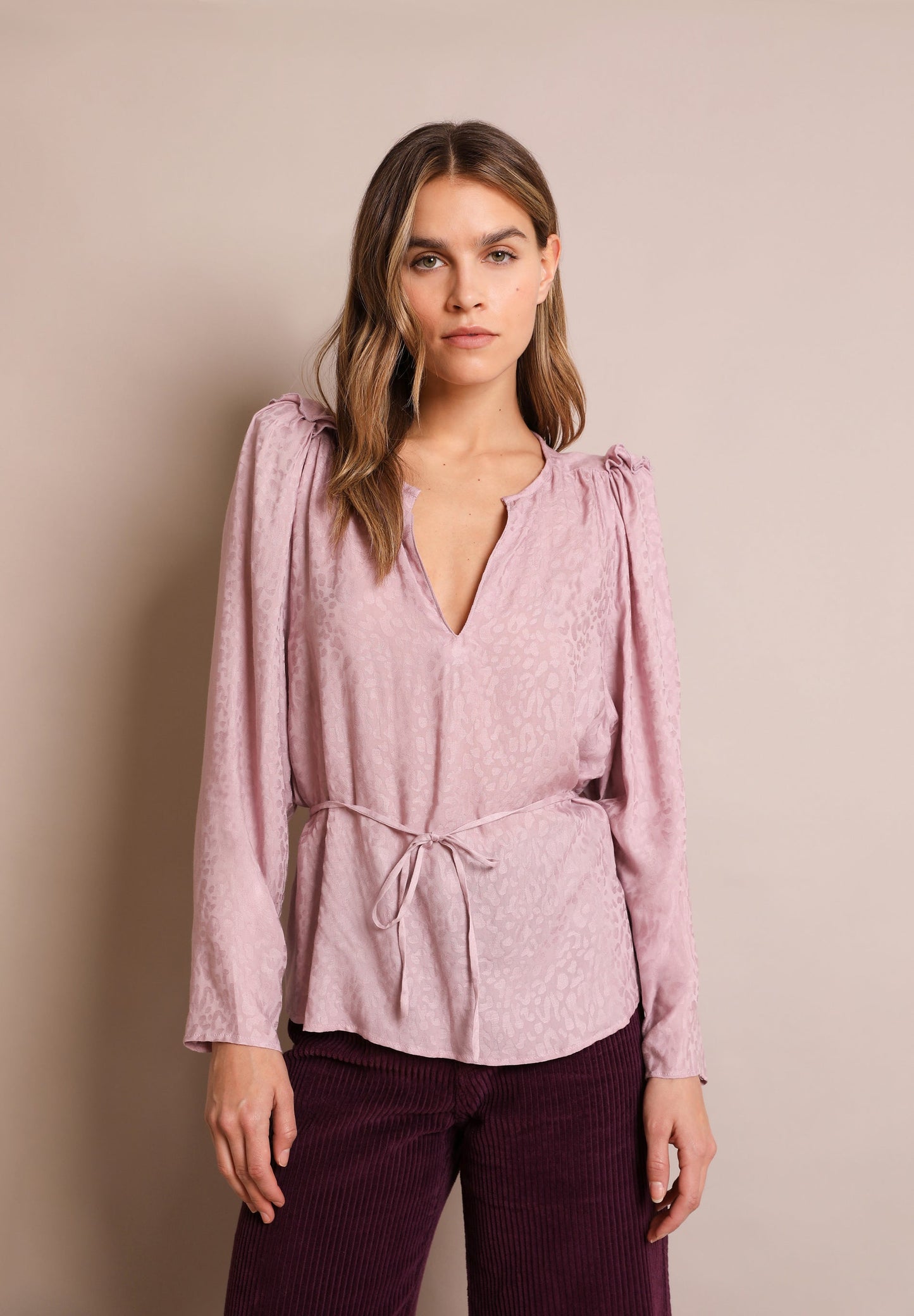 BLUSA EM JACQUARD COM LAÇADA