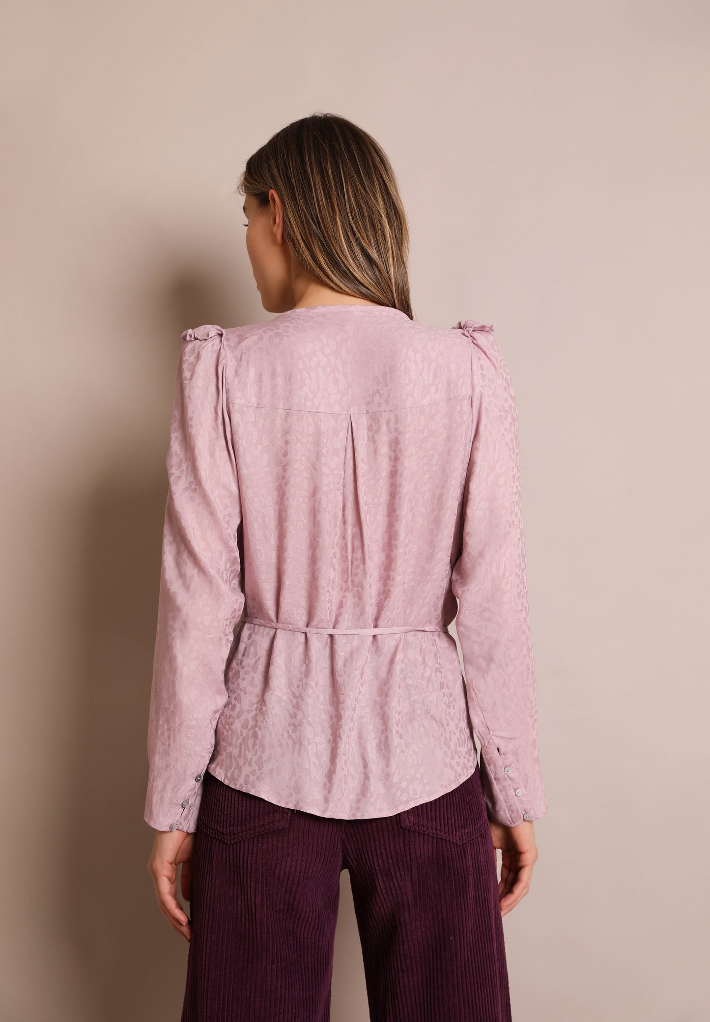 BLUSA EM JACQUARD COM LAÇADA