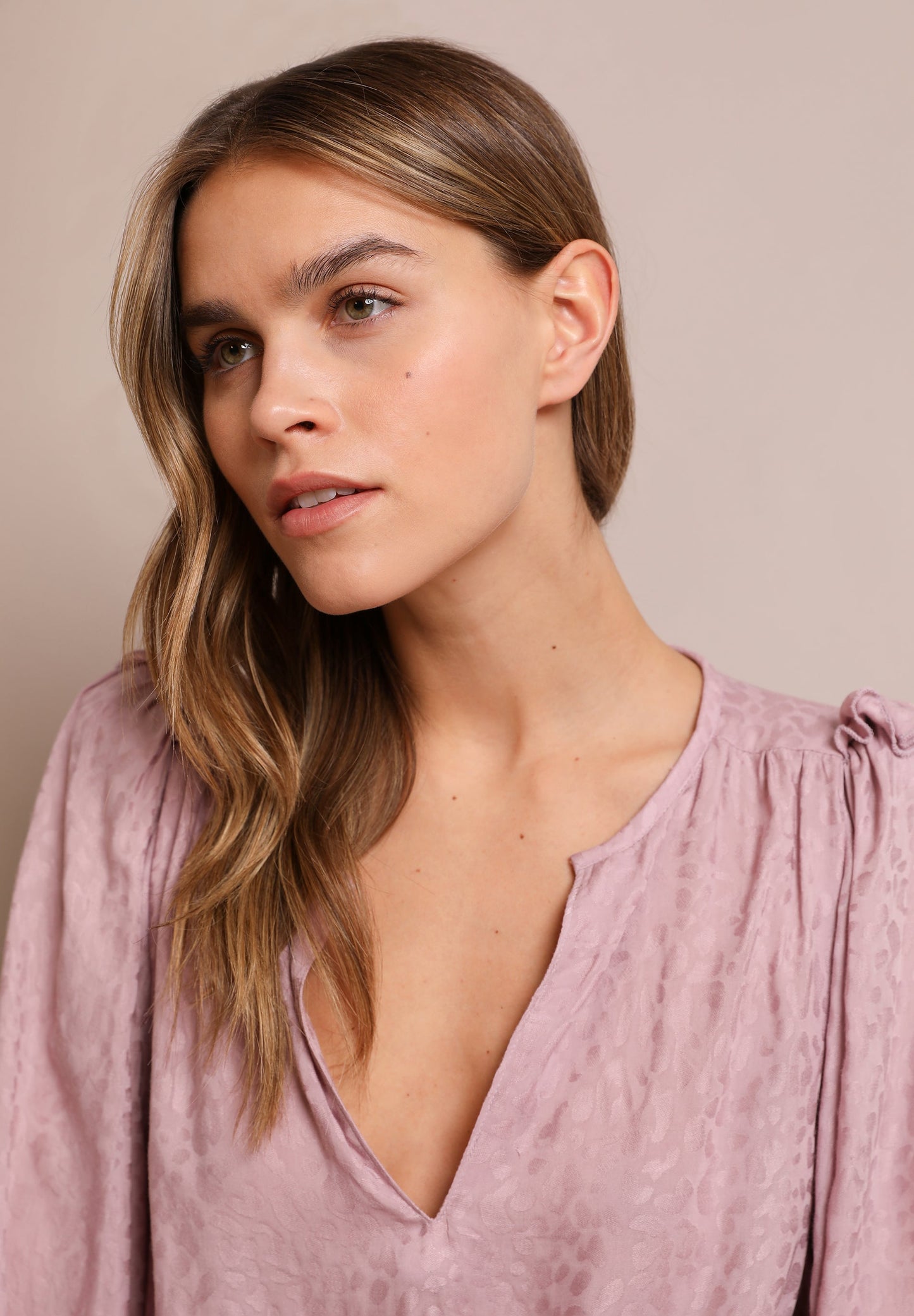 BLUSA EM JACQUARD COM LAÇADA