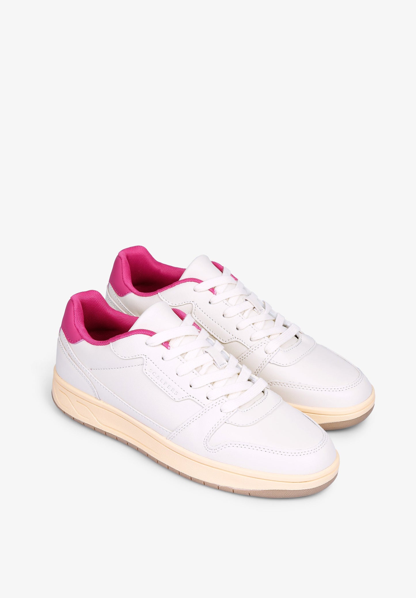 SAPATILHAS COM PORMENOR NO CALCANHAR