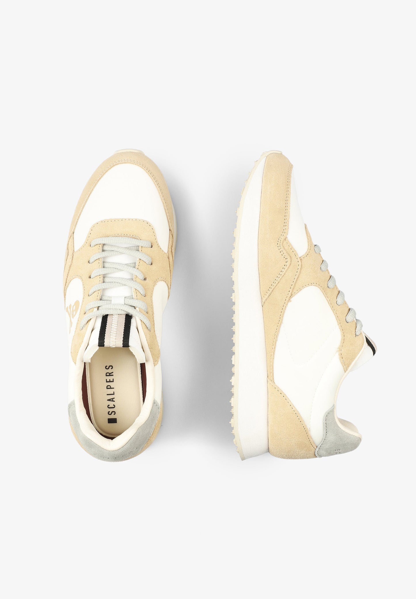 SAPATILHAS METALIZADAS COM SOLA PRONUNCIADA