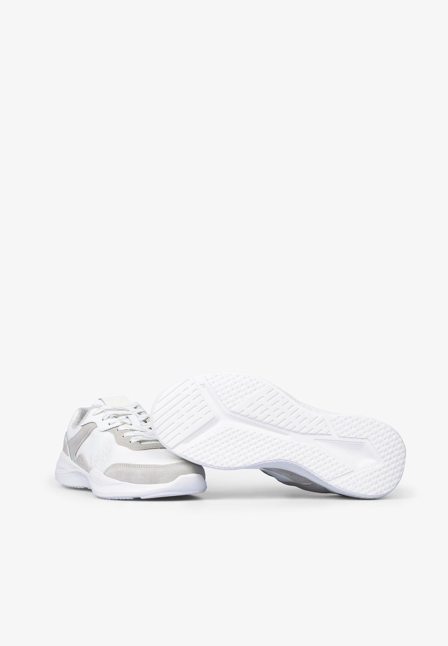 SAPATILHAS DE CAMURÇA COM SOLA ONDA