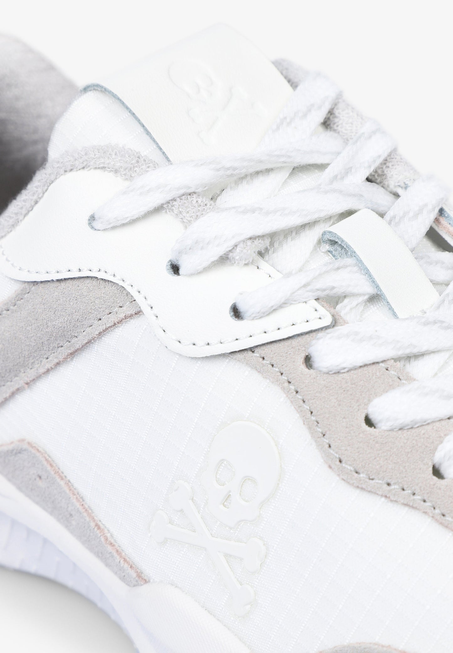 SAPATILHAS DE CAMURÇA COM SOLA ONDA