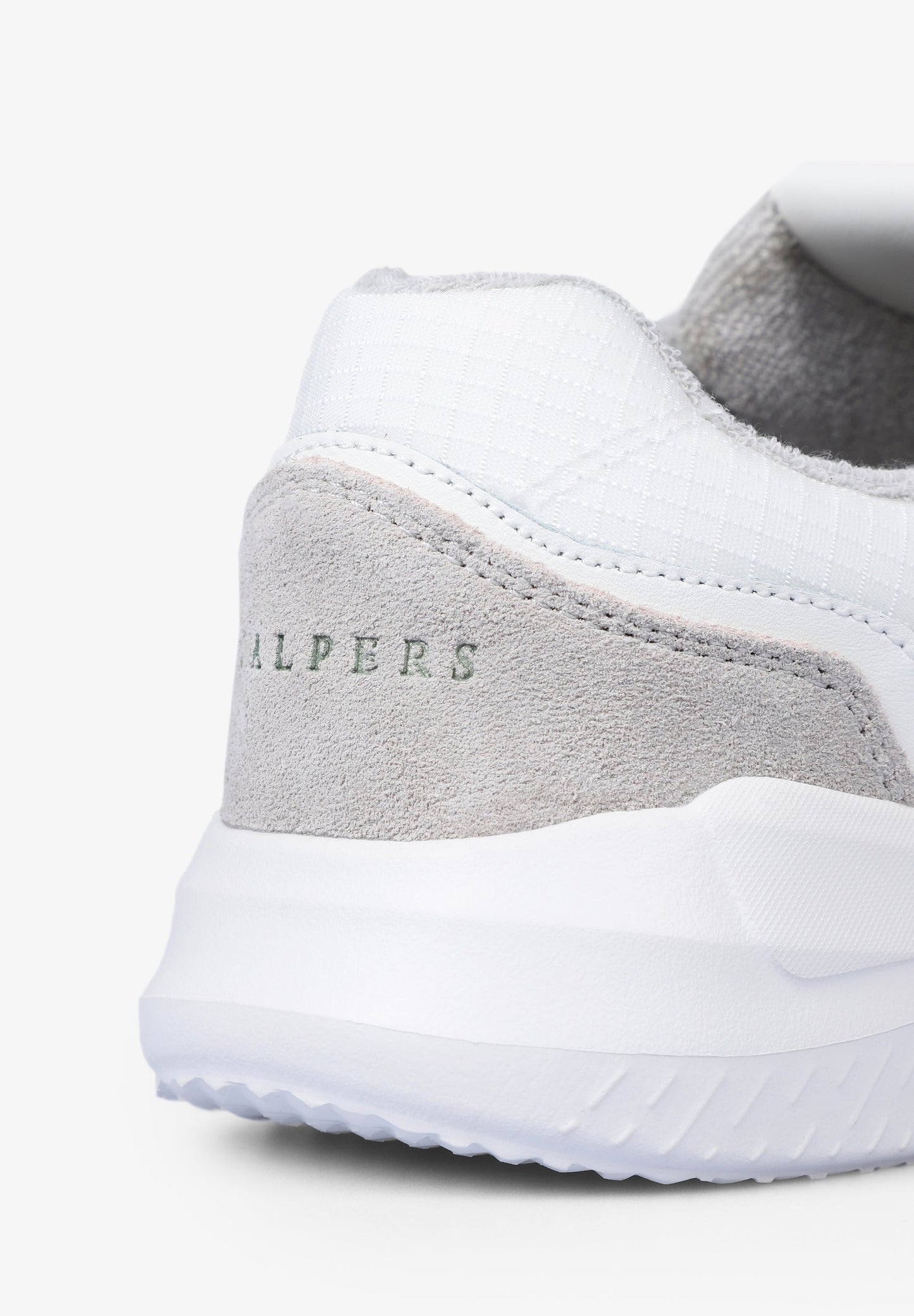 SAPATILHAS DE CAMURÇA COM SOLA ONDA