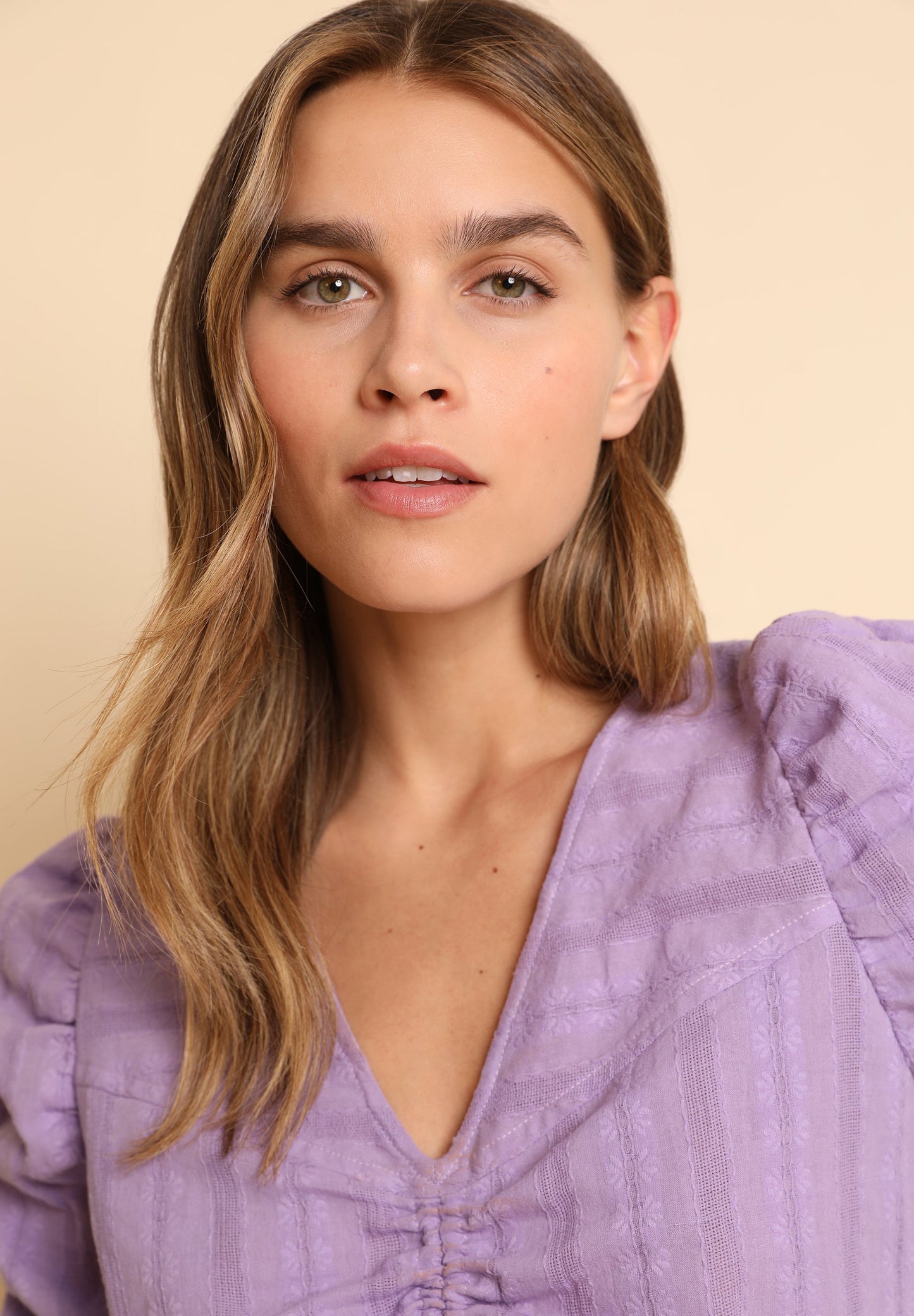 BLUSA ÀS RISCAS COM FRANZIDO