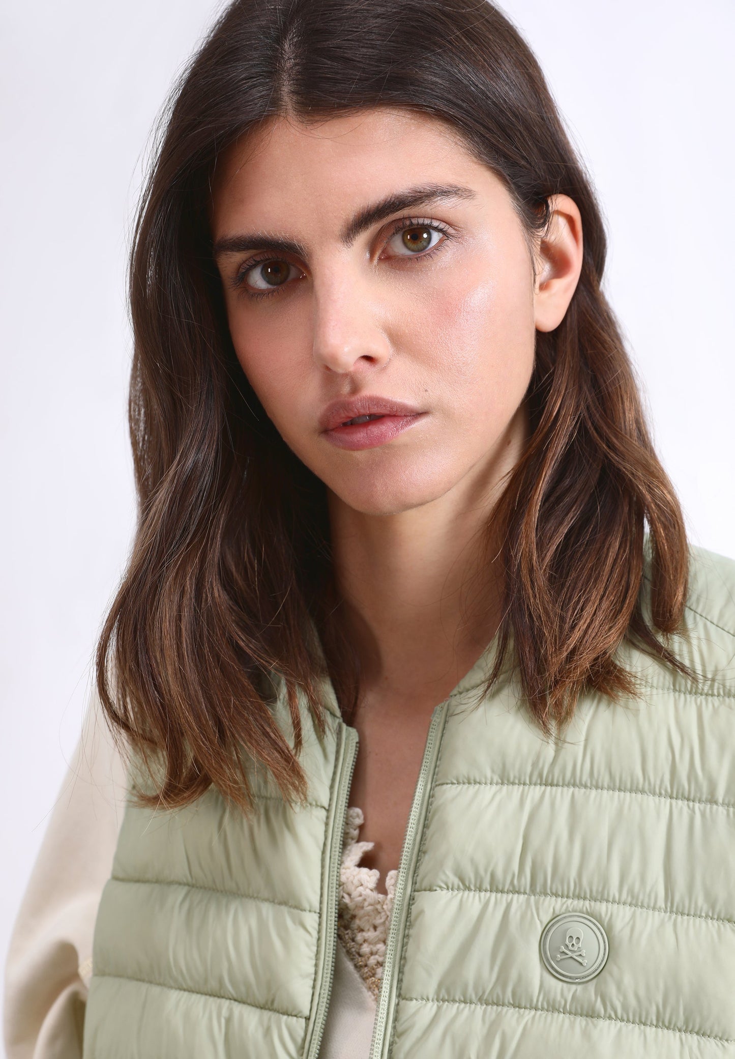 COLETE ACOLCHOADO COM LOGO