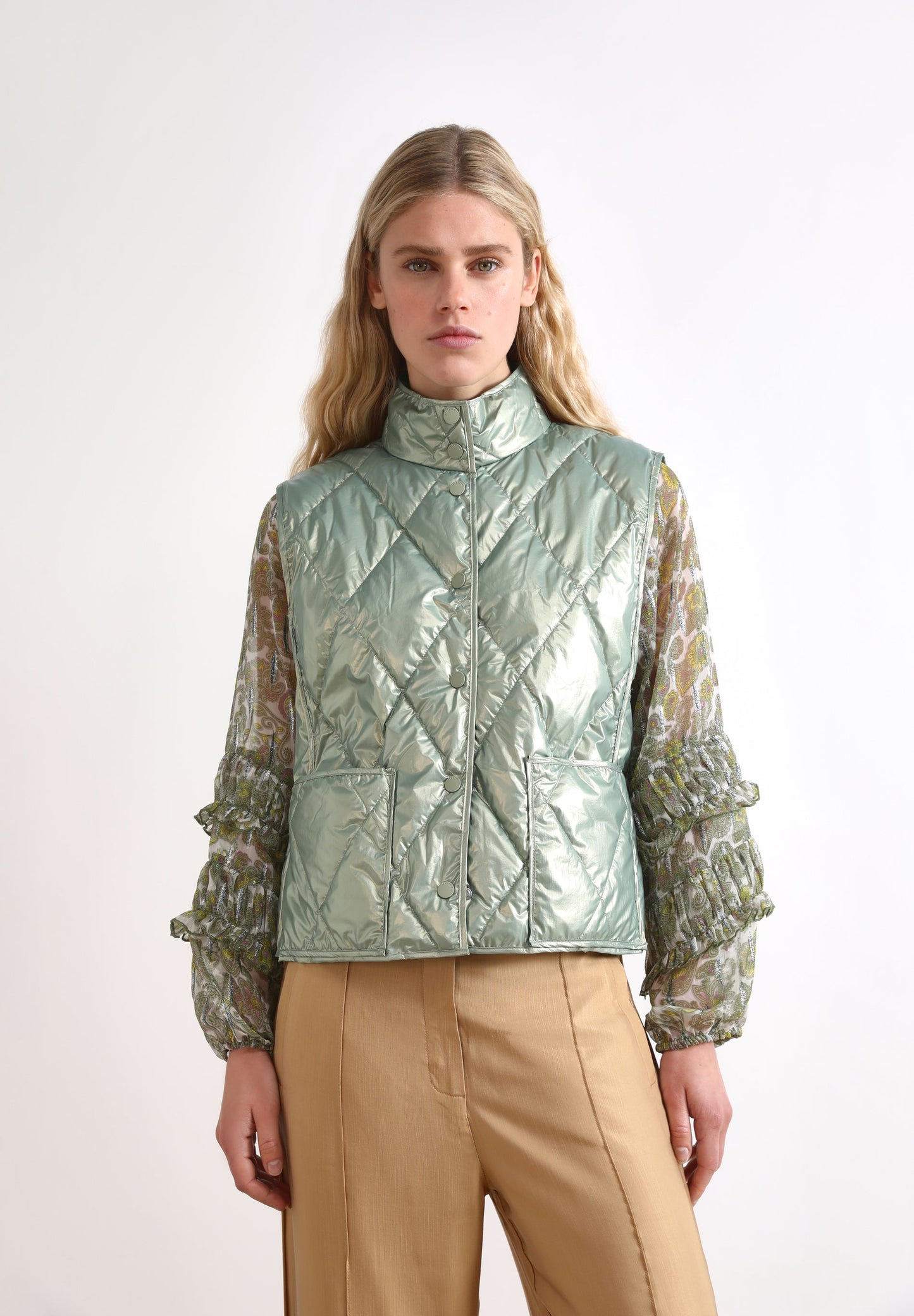 COLETE ACOLCHOADO COM BOLSOS