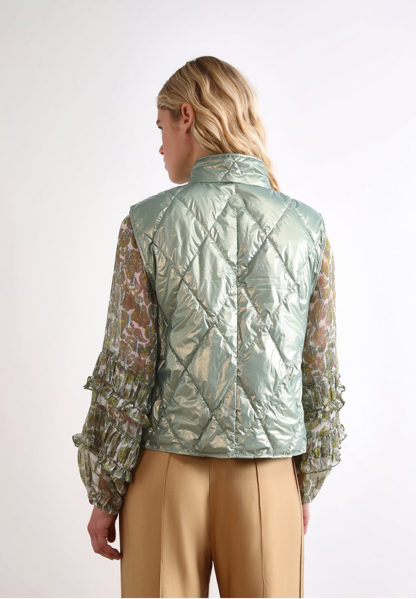 COLETE ACOLCHOADO COM BOLSOS