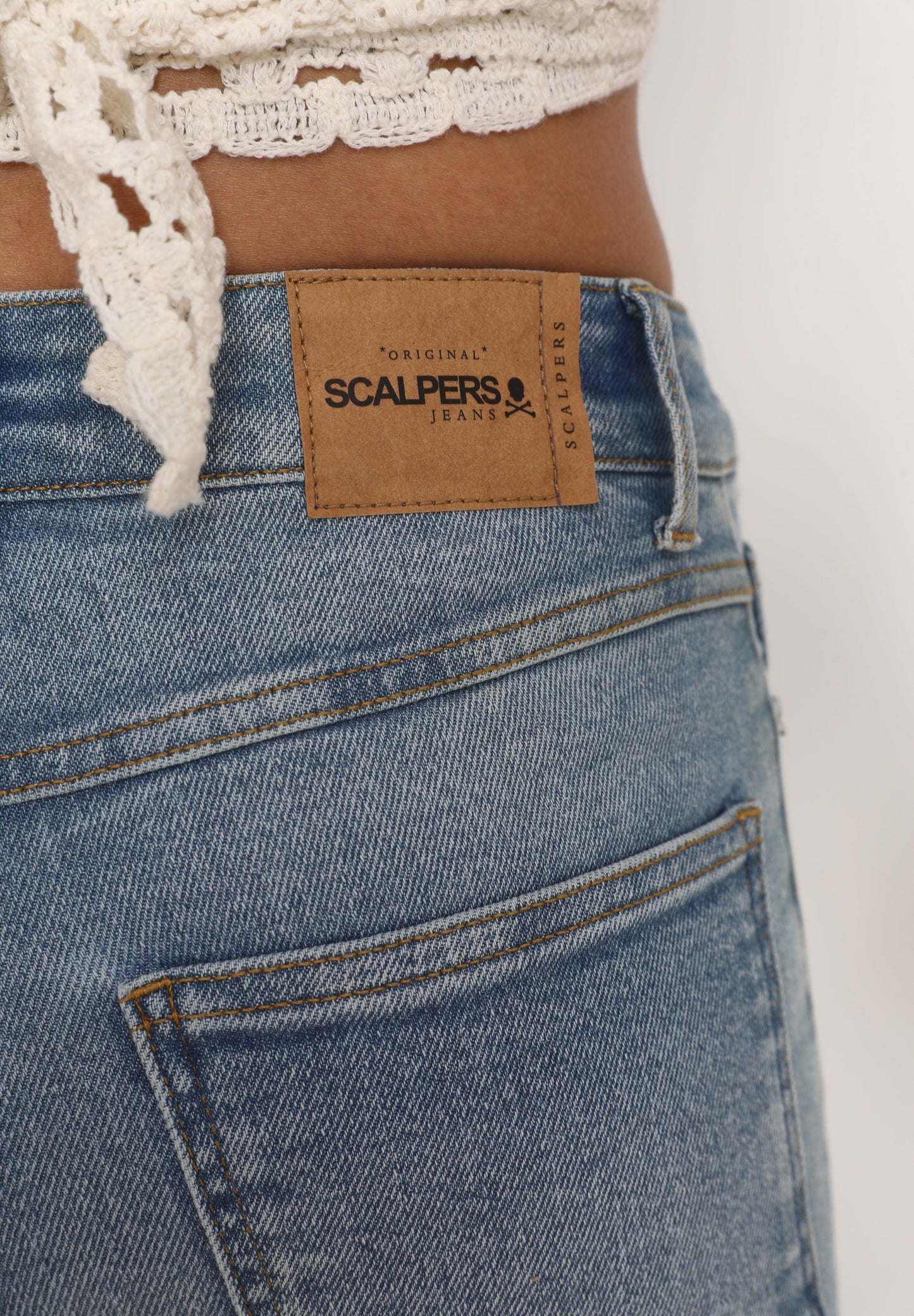 JEANS SKINNY PELO TORNOZELO