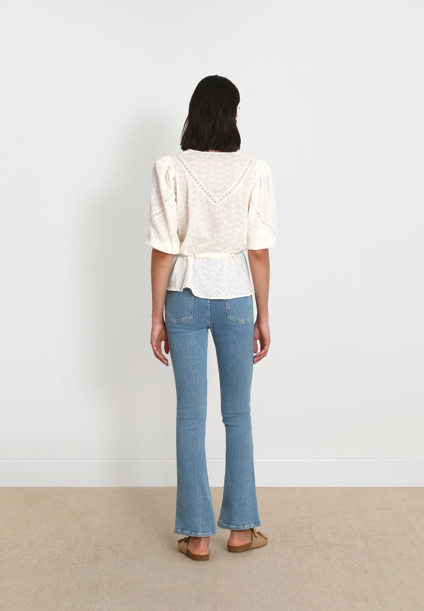 JEANS BOOTCUT COM COSTURA