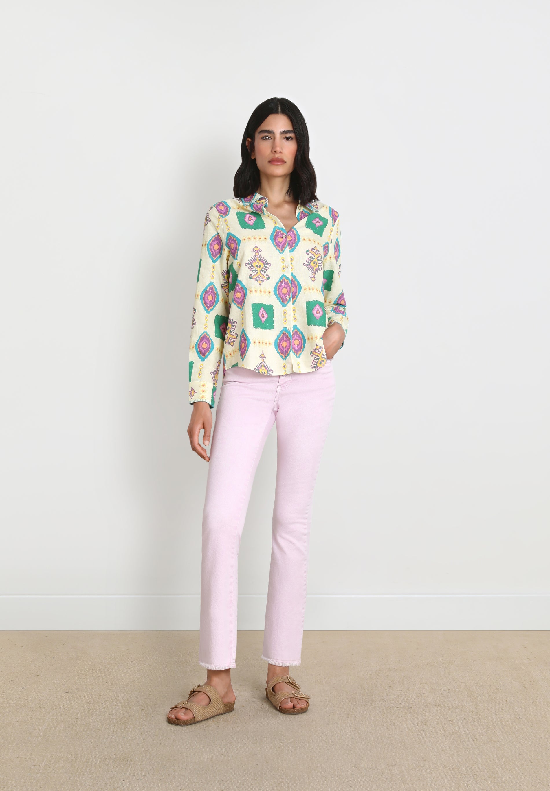 JEANS ANKLE BOCA DE SINO DESBOTADOS