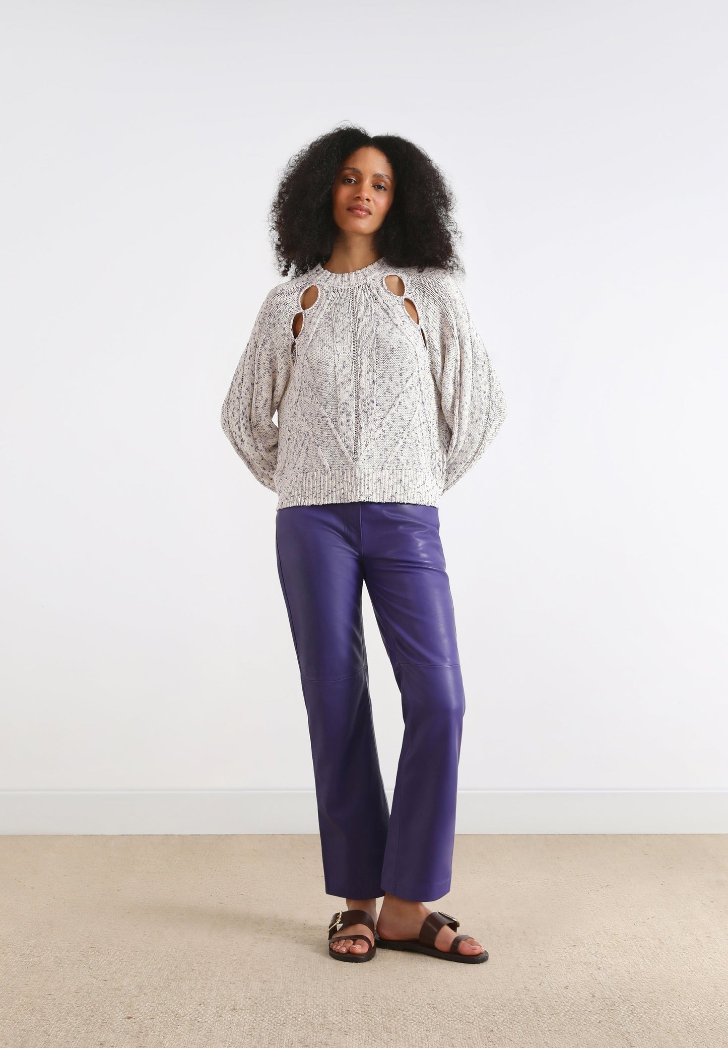 SWEATER COM PORMENOR DE ABERTURAS