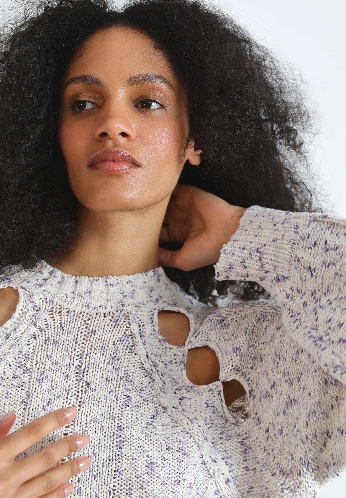 SWEATER COM PORMENOR DE ABERTURAS