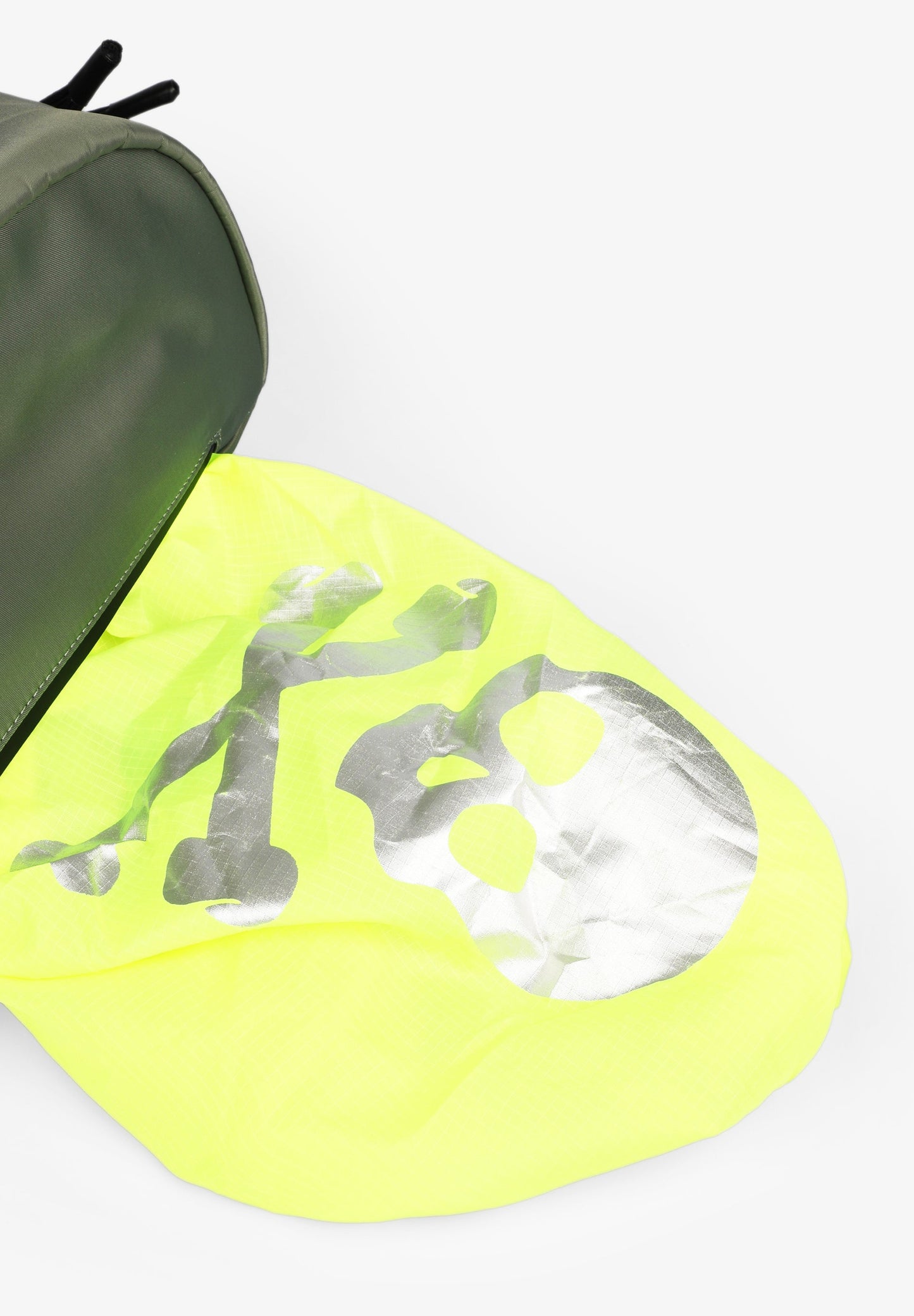 MOCHILA COM BOLSO FRONTAL E ZIP