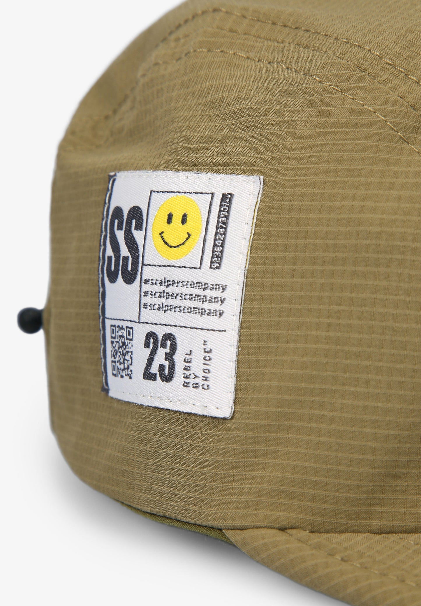 BONÉ COM BOLSO LATERAL