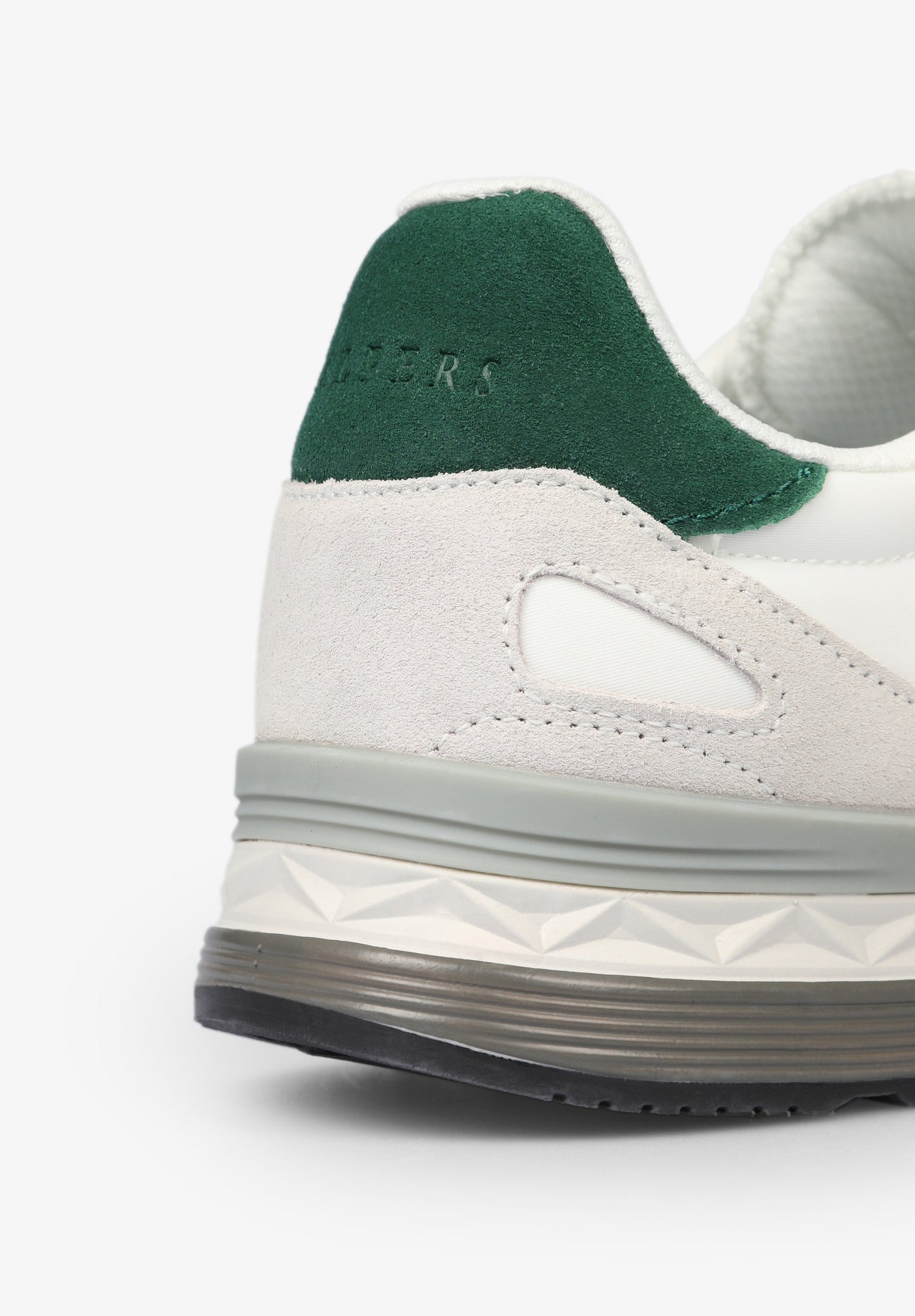 SAPATILHAS COM LOGO LATERAL