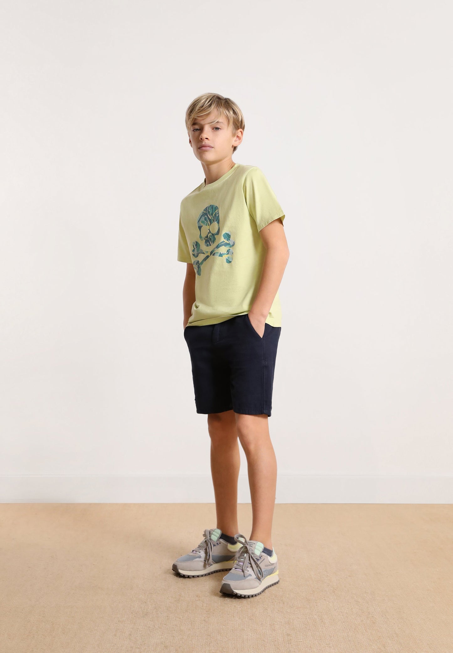 T-SHIRT COM LOGO FOLHAS