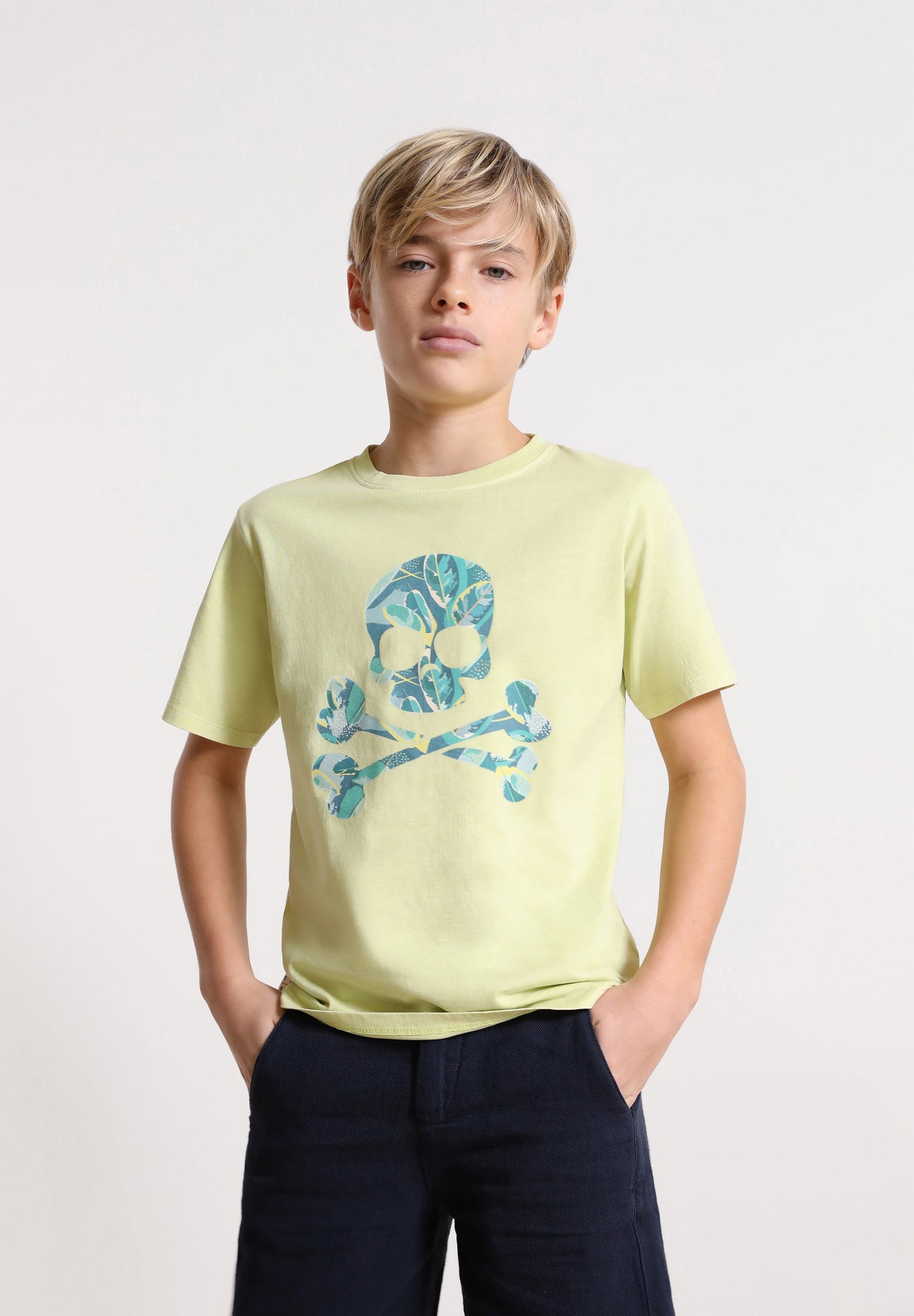 T-SHIRT COM LOGO FOLHAS