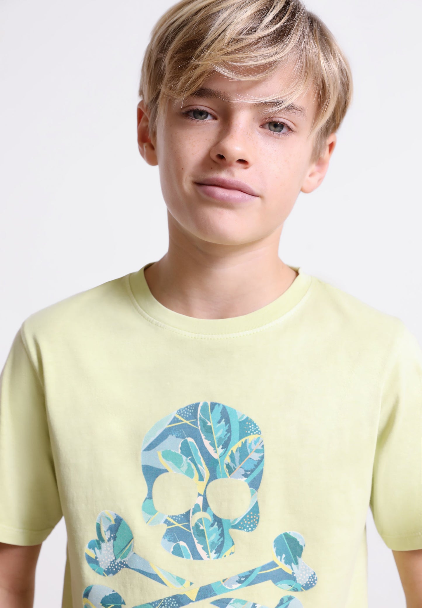 T-SHIRT COM LOGO FOLHAS