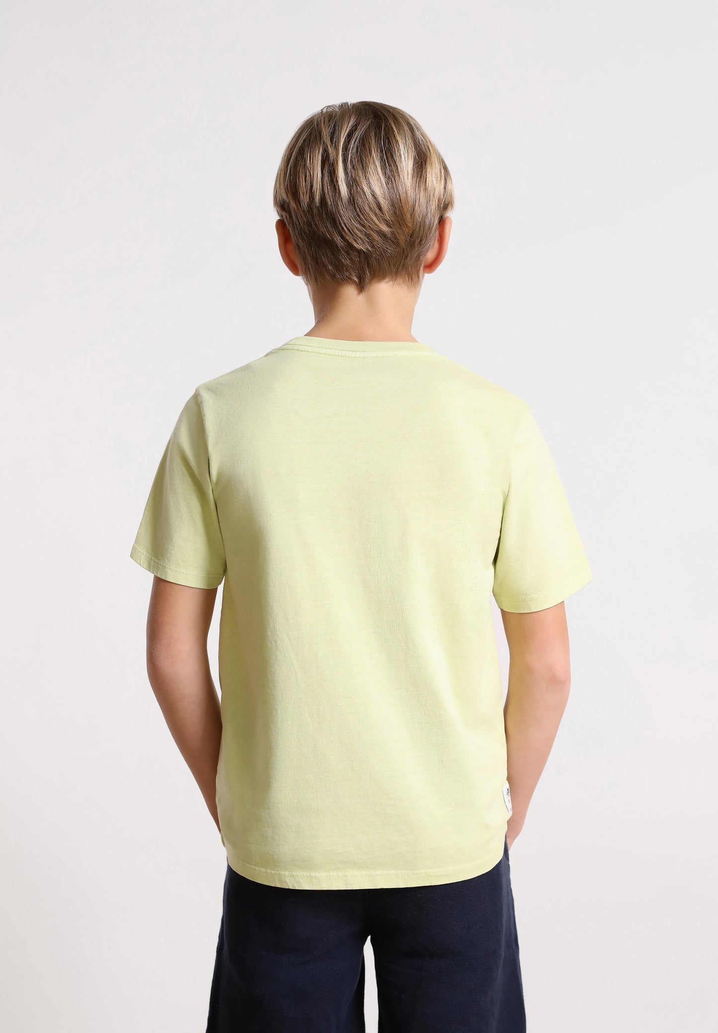 T-SHIRT COM LOGO FOLHAS