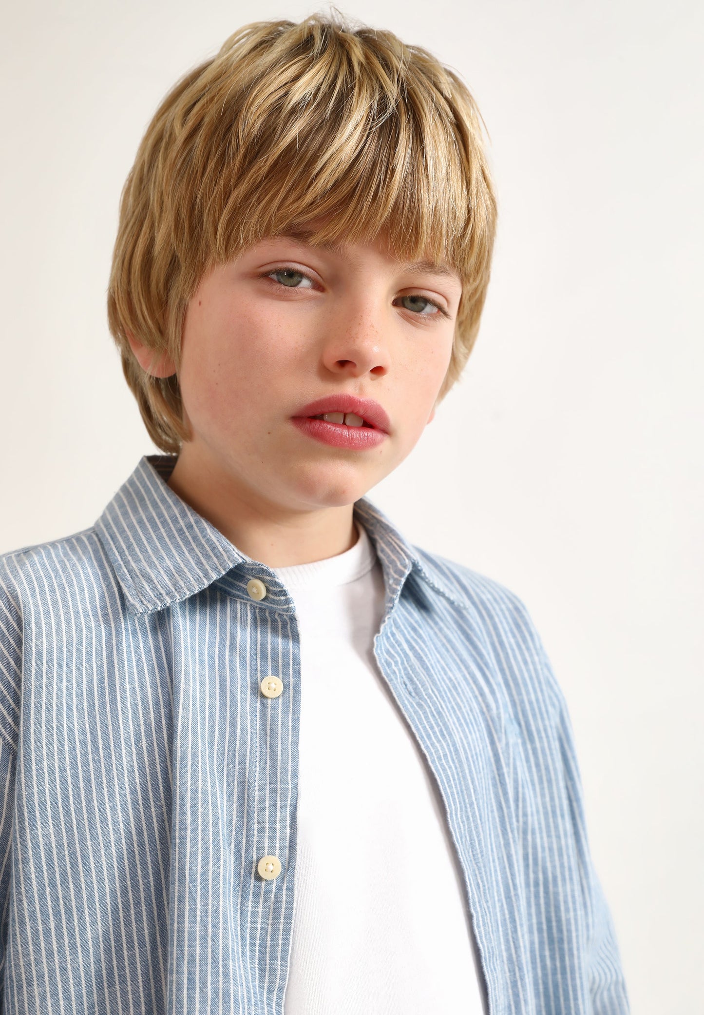 CAMISA ÀS RISCAS DENIM