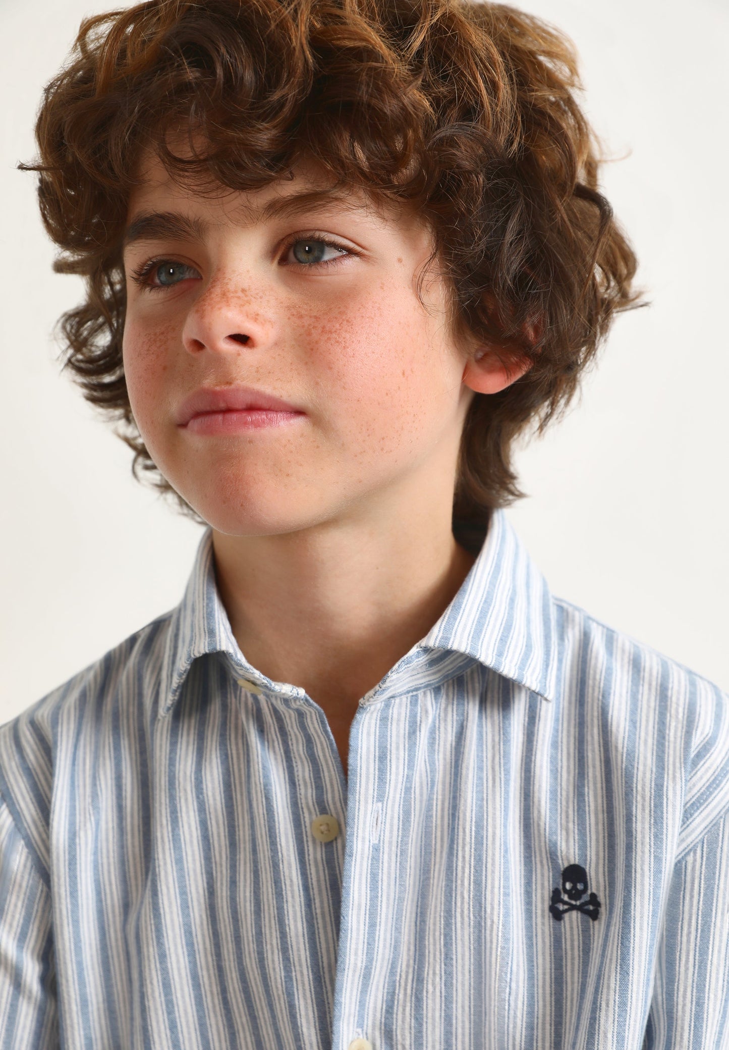 CAMISA ÀS RISCAS DUPLAS