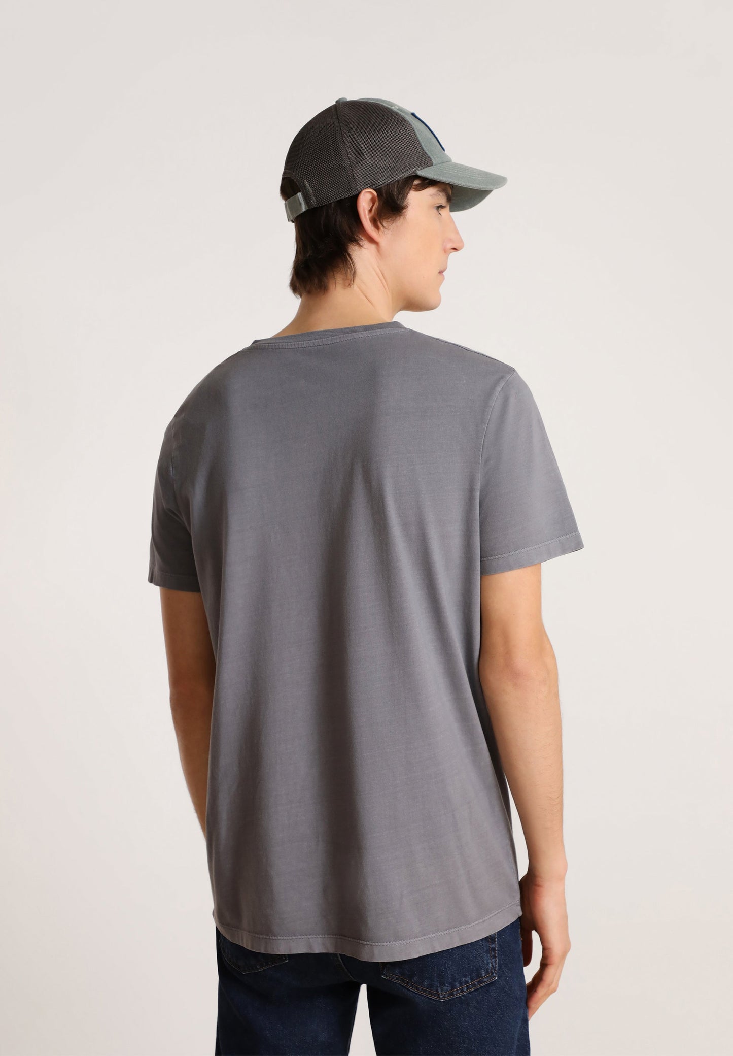 T-SHIRT BÁSICA COM LOGO